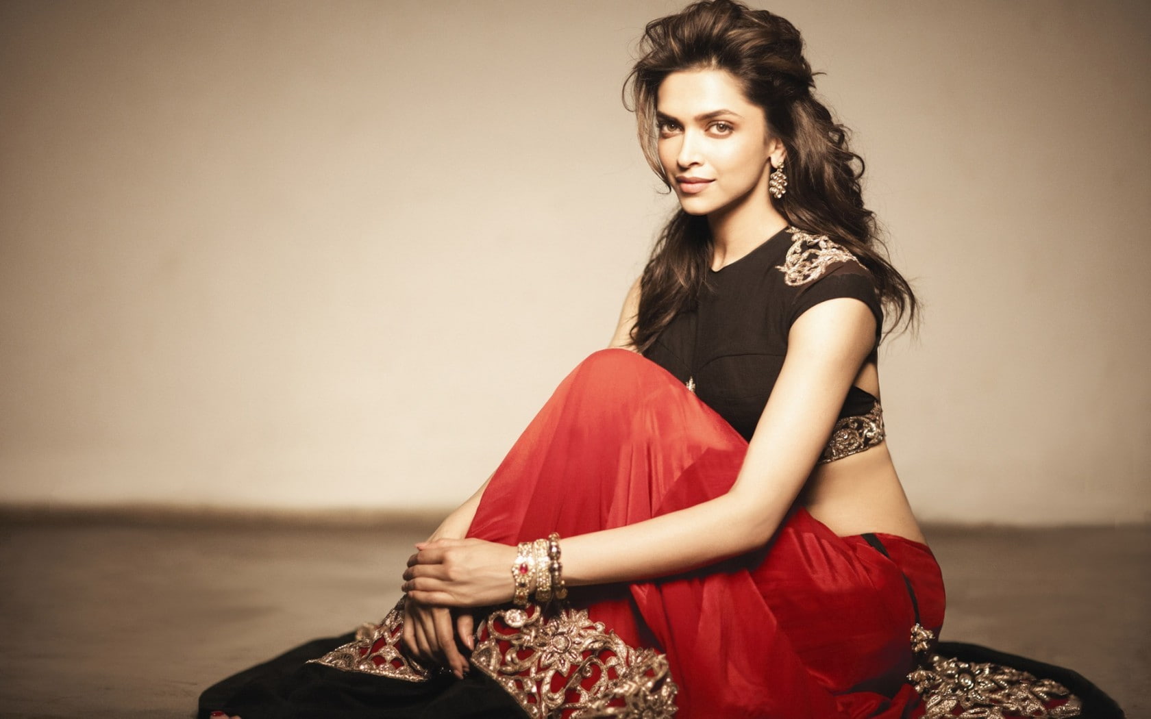 720P, hair, deepika, long hair, look, women, sitting, dress, long, padukone, deepika padukone, HD Wallpaper