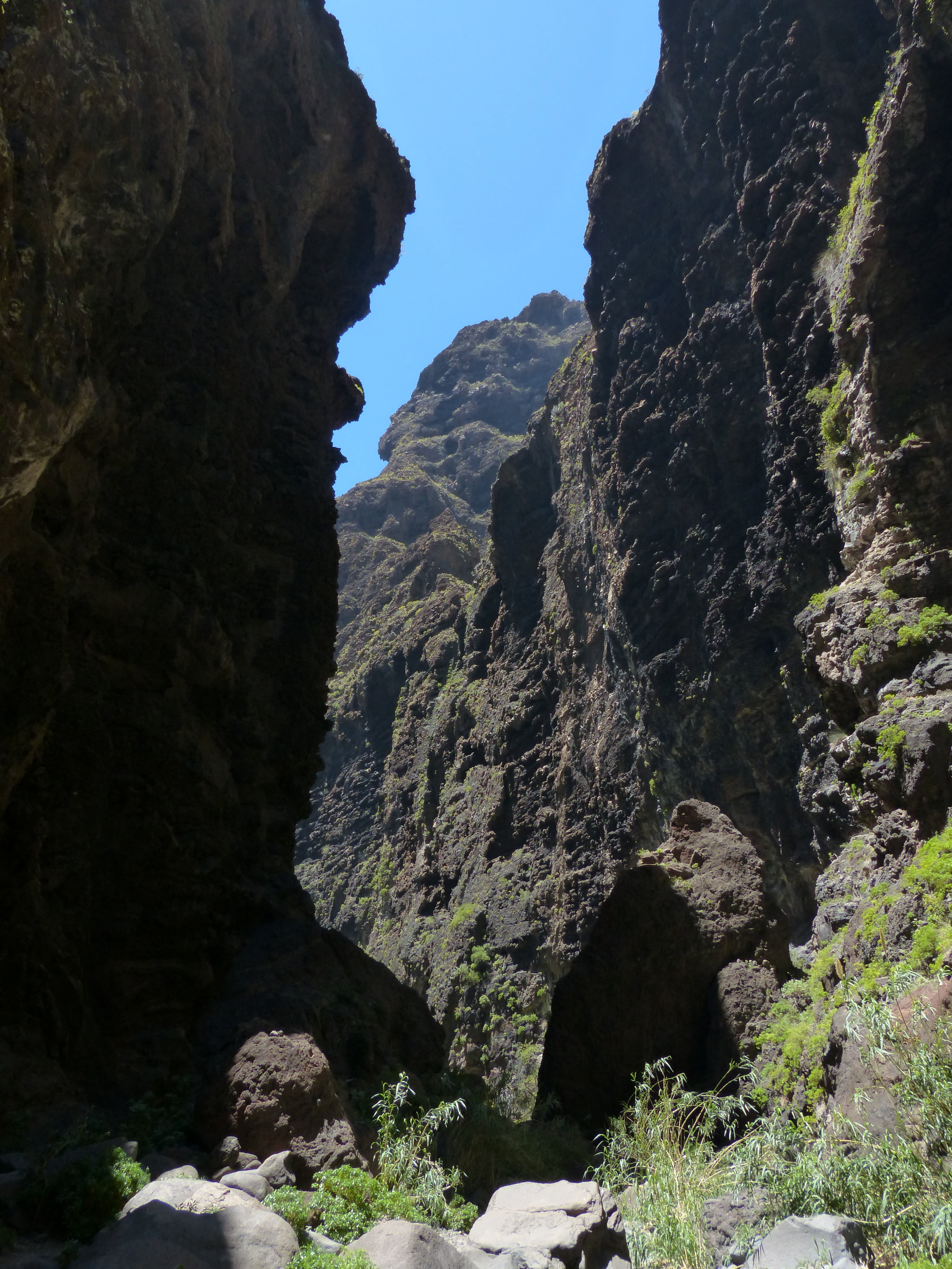 no people, non-urban scene, teno mountains, rock, tranquility, tranquil scene, eroded, passage, gorge, physical geography, masca ravine, beauty in nature, Phone HD Wallpaper
