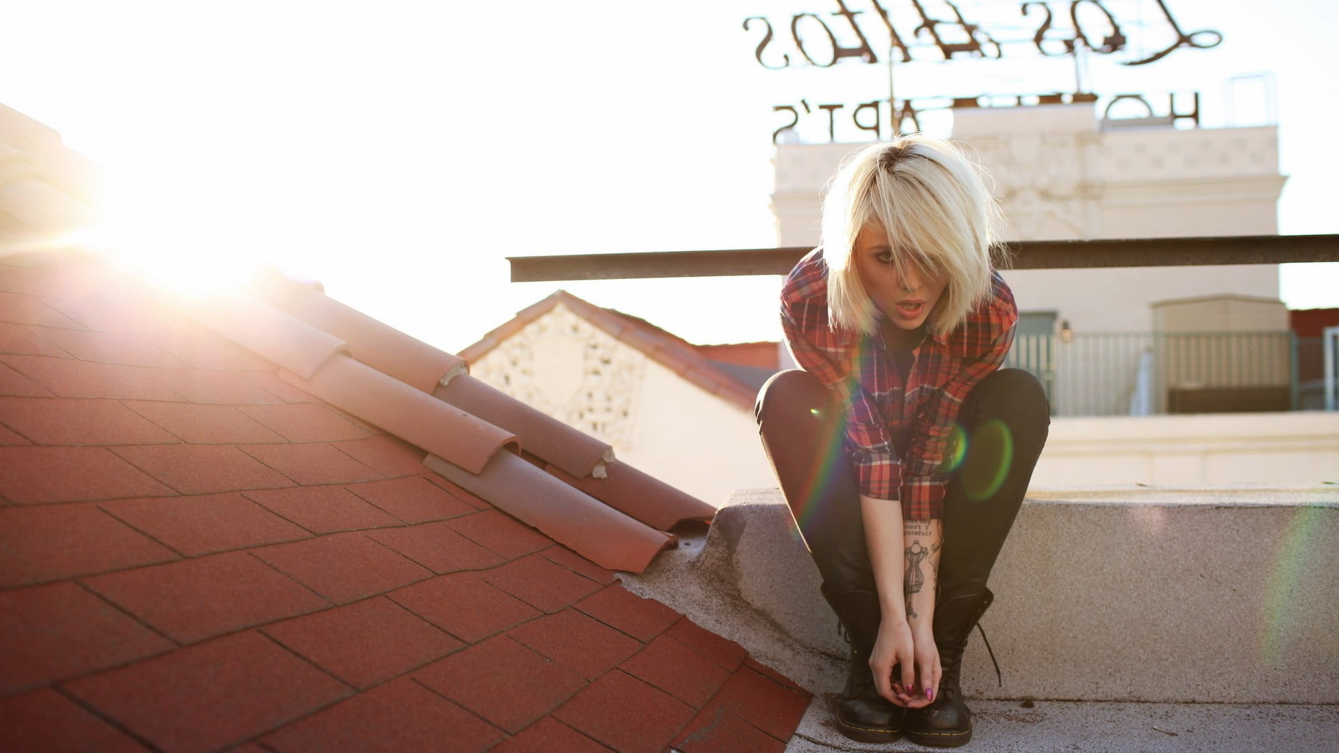 full length, lifestyles, casual clothing, sitting, young adult, beautiful woman, drugs, teenager, happiness, plaid shirt, outdoors, front view, women, blonde, HD Wallpaper