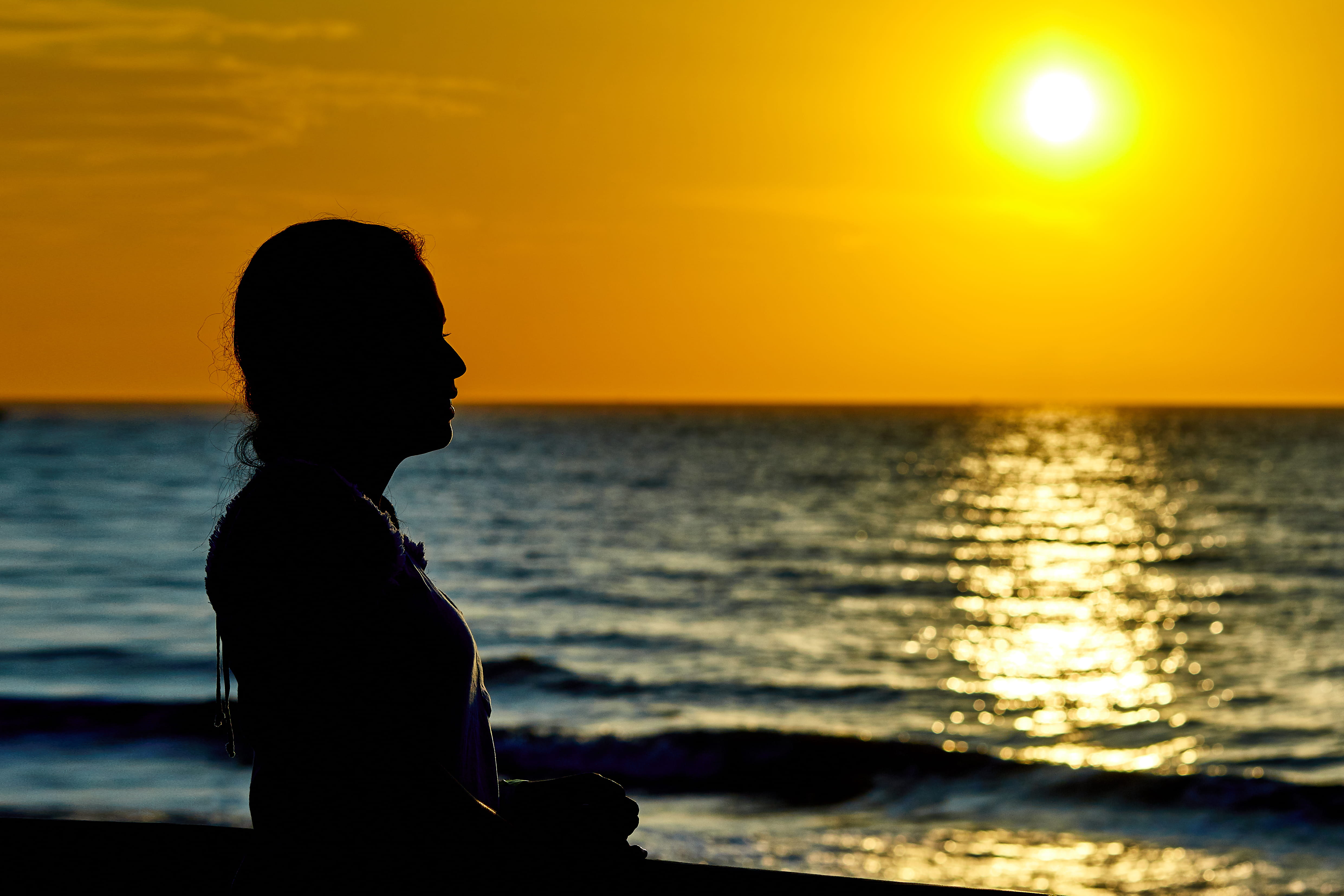 nature, 4K, horizon over water, profile view, vacation, golden hour, side view, beach, lifestyles, ocean, outdoors, infront, water, scenics - nature, human, HD Wallpaper