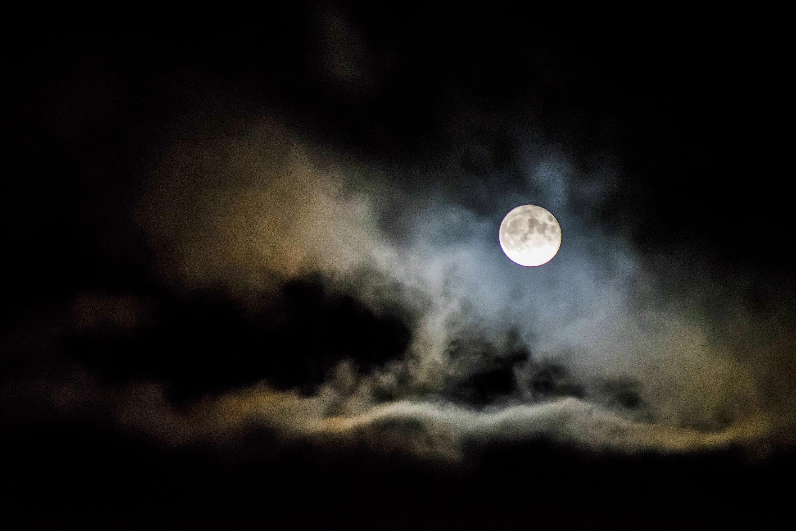 eclipse, light, moonlight, astronomy, moon, shape, infront, no people, cloud - sky, bright, space, full, white, sky, scenics, time, tranquility, dramatic sky, HD Wallpaper
