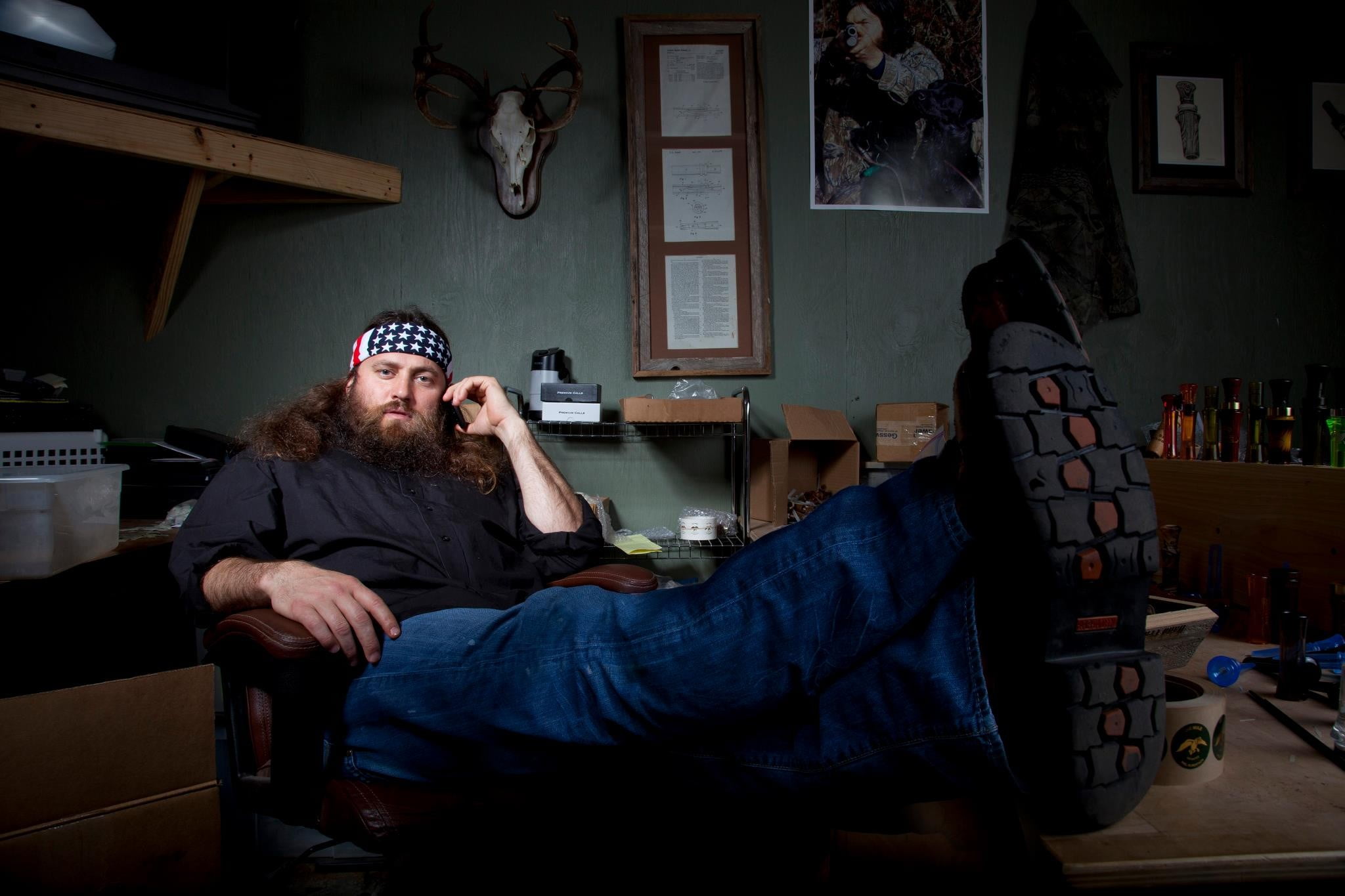 Harley Davidson, three quarter length, Discovery Channel, Duck Dynasty, beard, living room, blue, National Geographic, real people, domestic room, home interior, HD Wallpaper