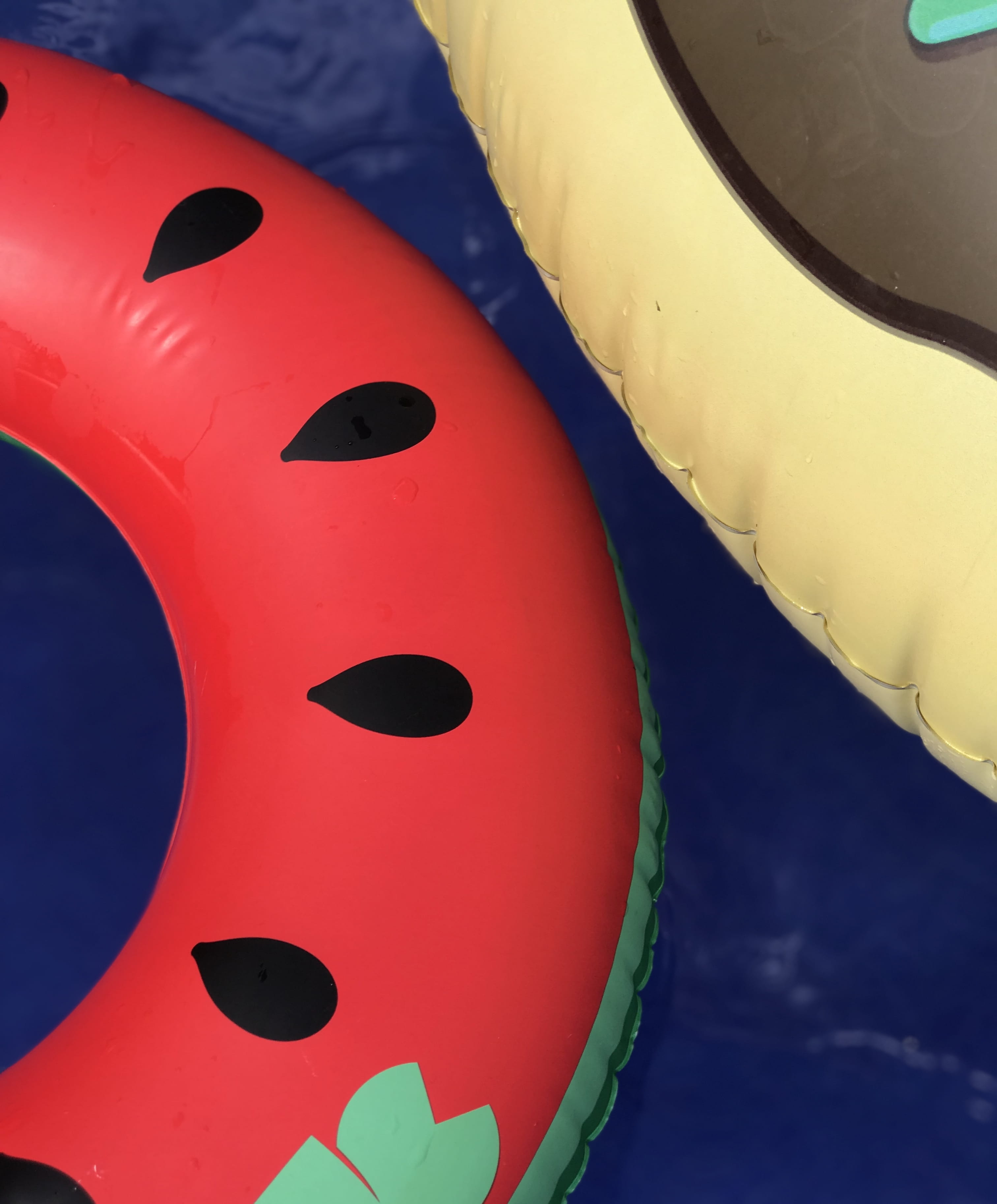 inflatable, tire, airplane, black color, high angle view, arts culture and entertainment, balloon, transportation, no people, flying, outdoors, nature, Phone HD Wallpaper