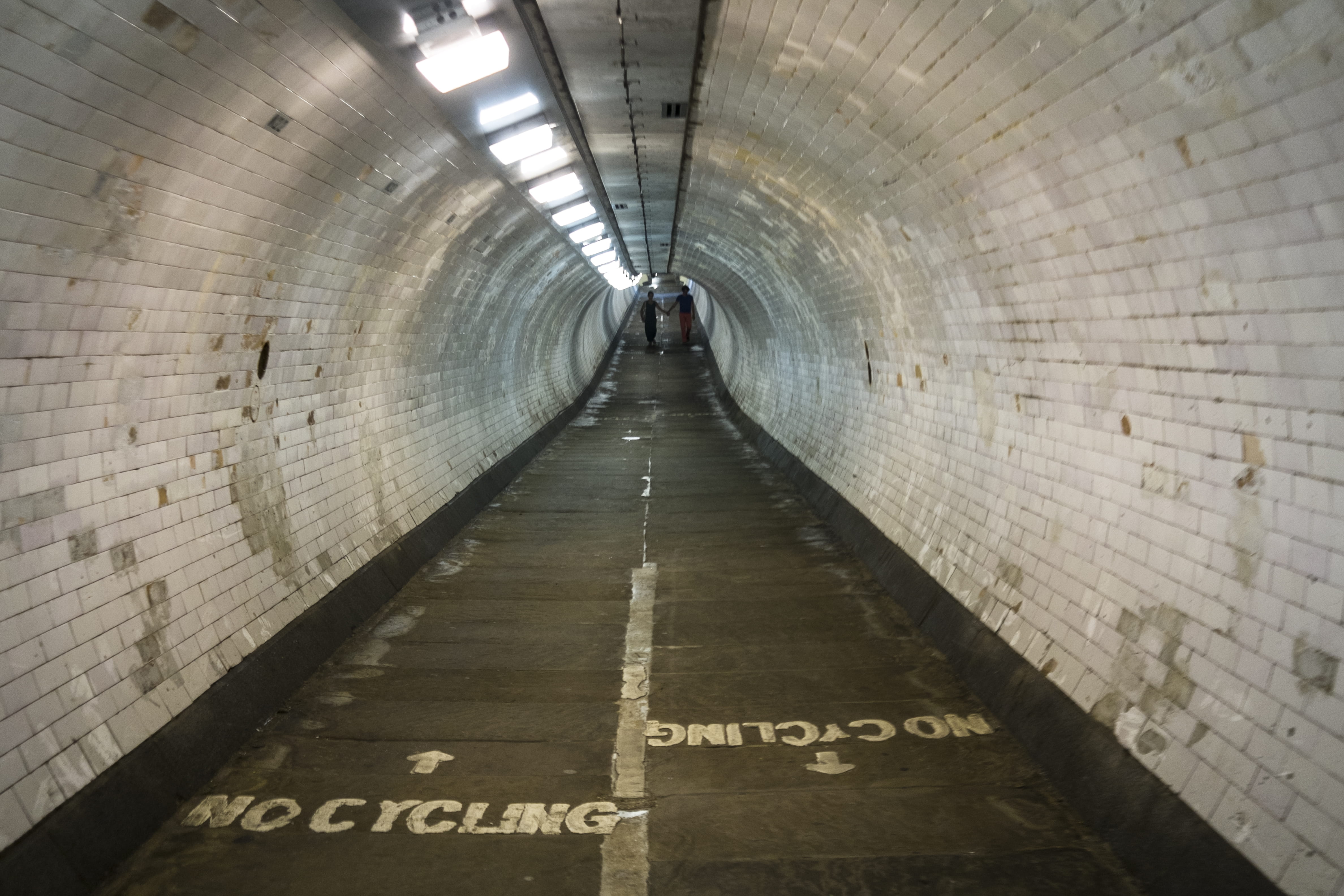 london, communication, subway, wall - building feature, 4K, footpath, incidental people, sign, long, public transportation, western script, tunnel, underground, HD Wallpaper