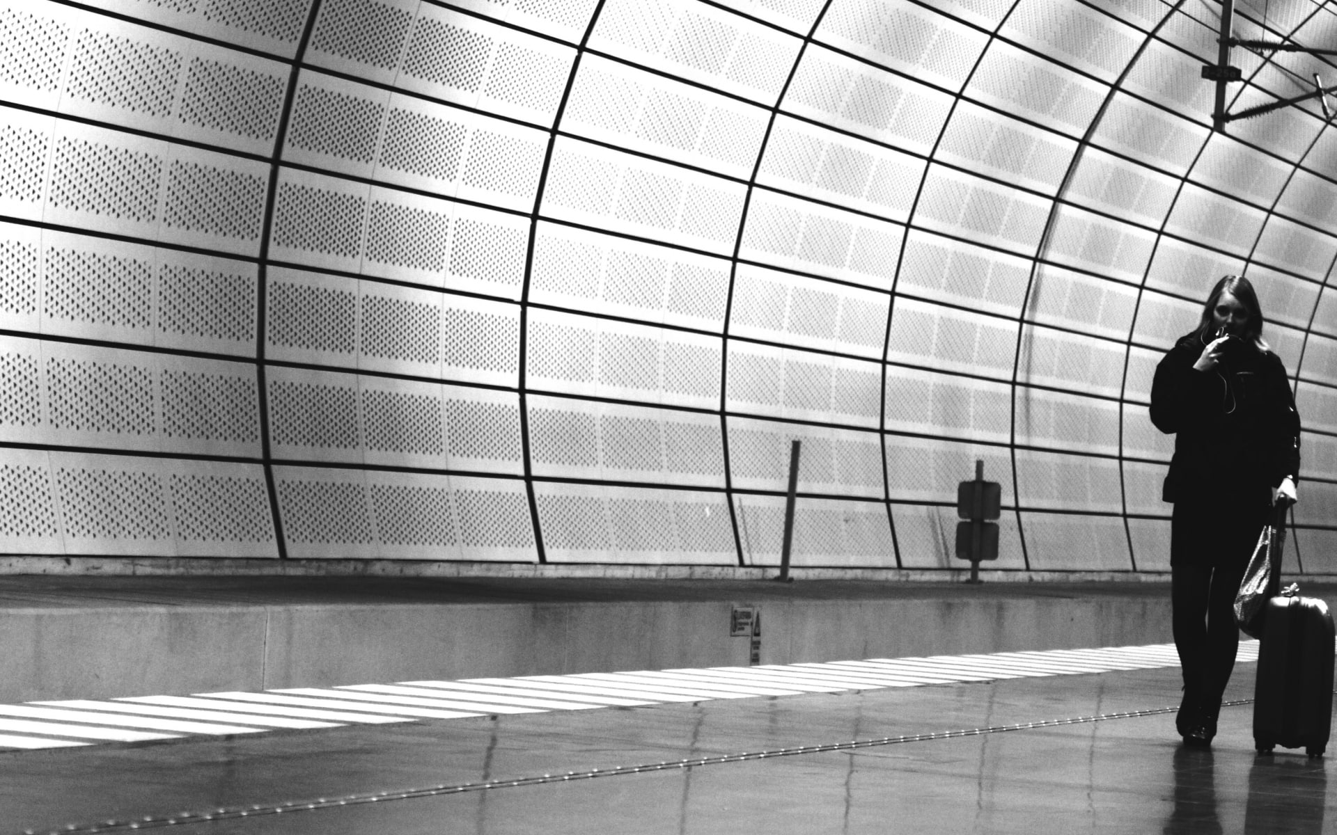 women, tunel, travel, females, people, girls, airports, 1080P, monochrome, HD Wallpaper