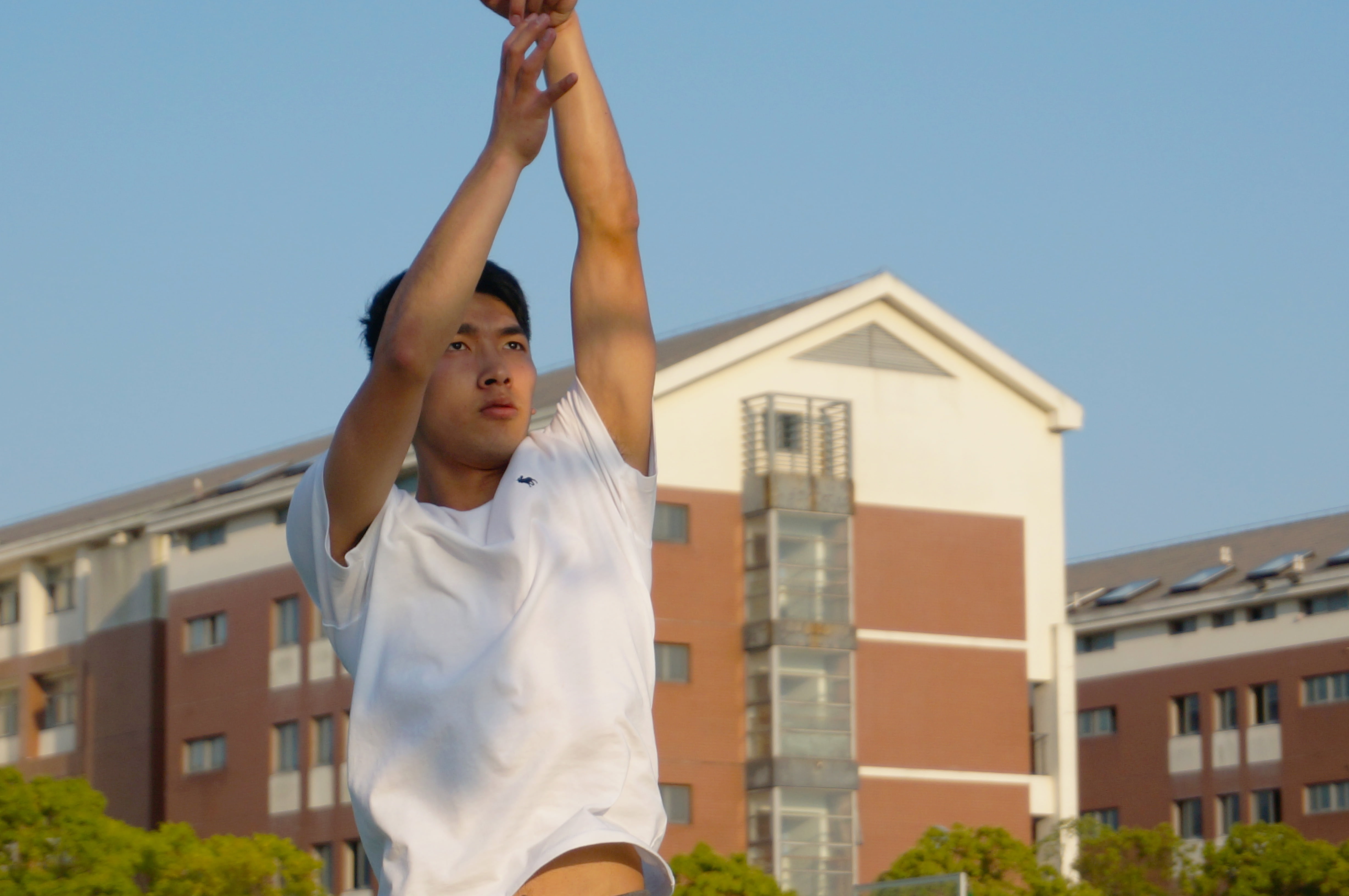 dunk, day, human limb, blue, human arm, architecture, nature, 4K, arms raised, jump, building exterior, basketball, ball, low angle view, built structure, HD Wallpaper