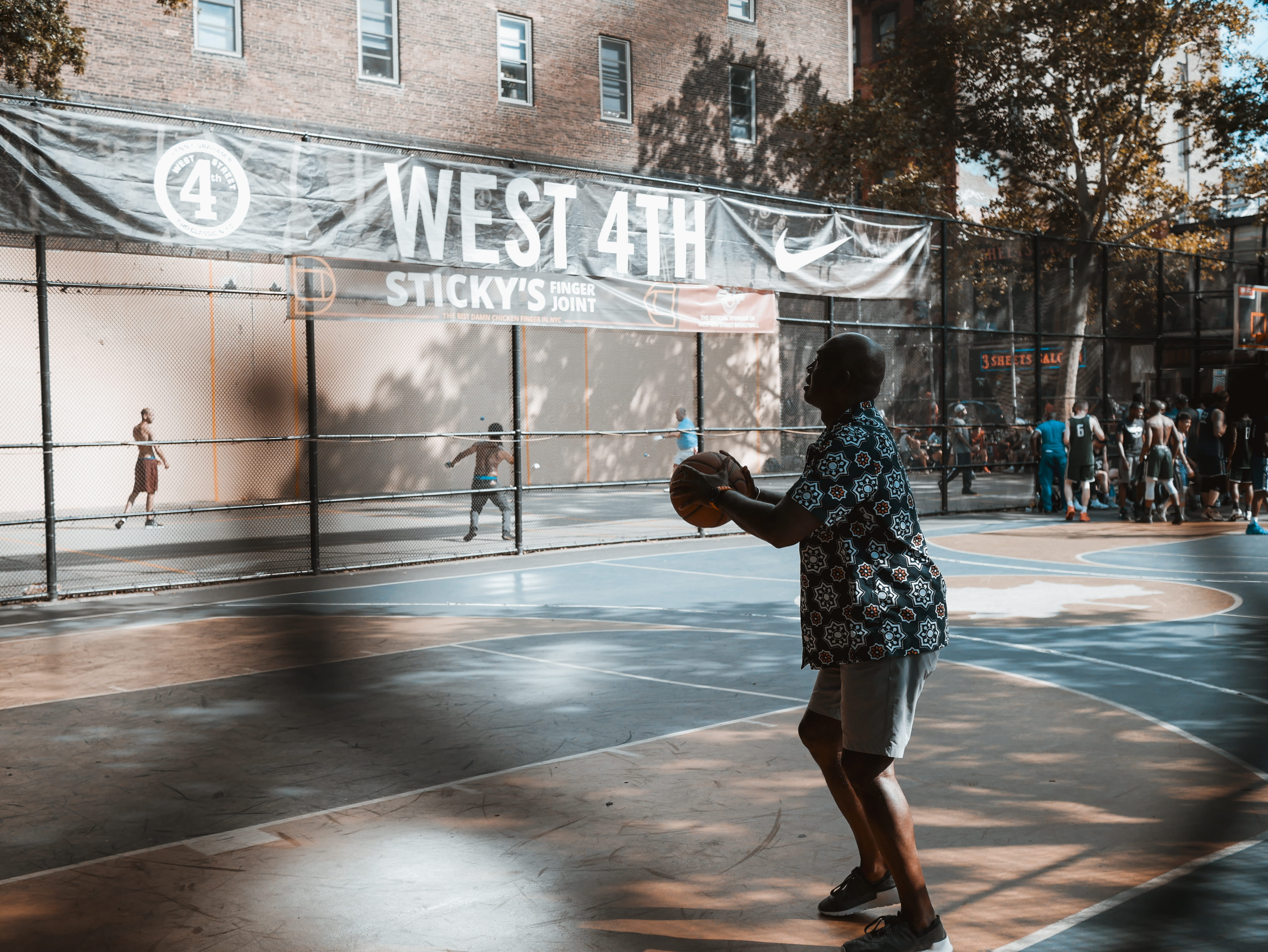 shoot, uSA, walking, outdoors, view, man, park, west 4th, court, men, editorial, lifestyles, basketball, urban sport, urban Scene, 4K, street, ball, outdoor, HD Wallpaper