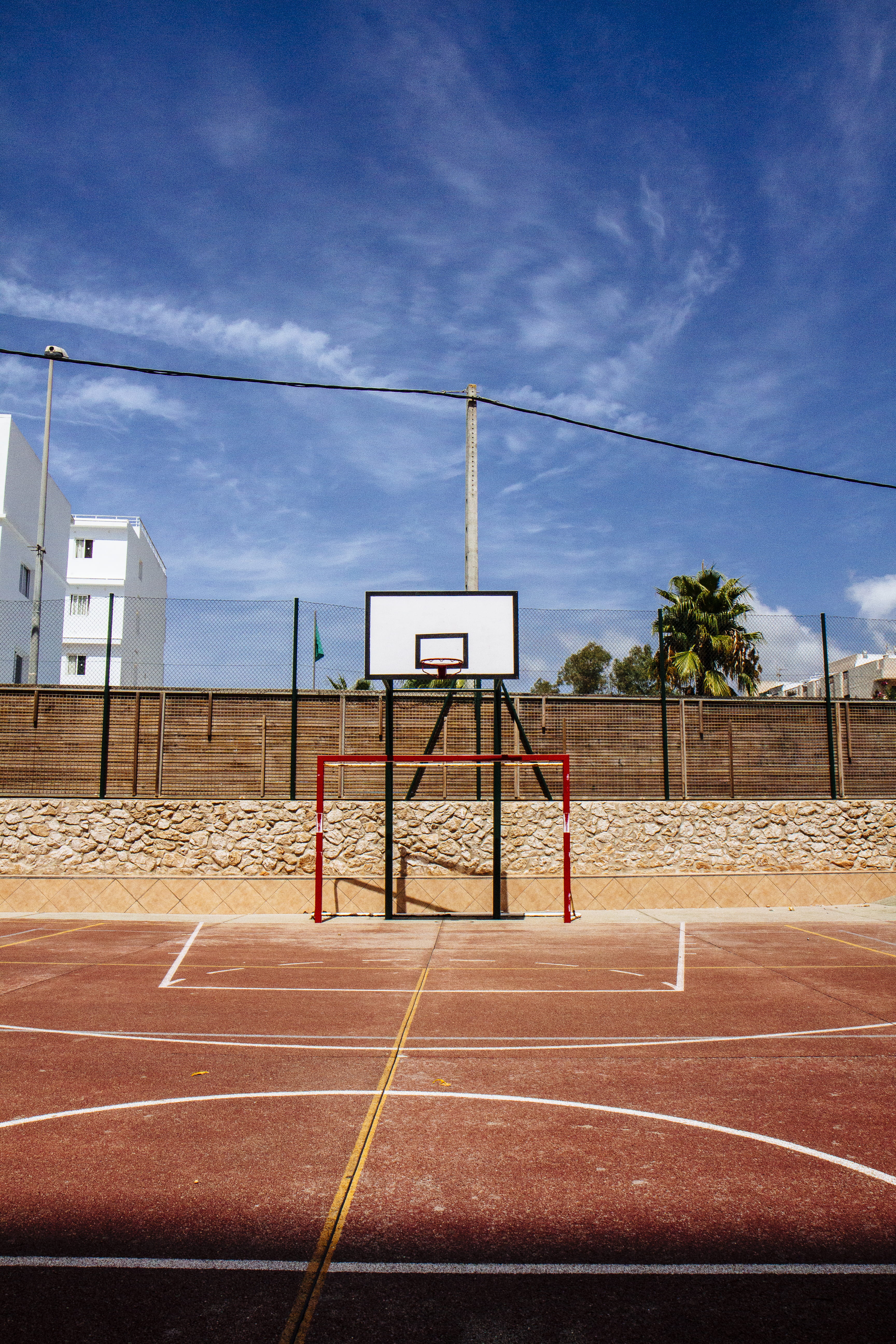 bball, playing field, furniture, sunlight, sant antoni de portmany, sports, 5K, leisure games, team sport, nature, basketball court, day, dividing line, Phone HD Wallpaper