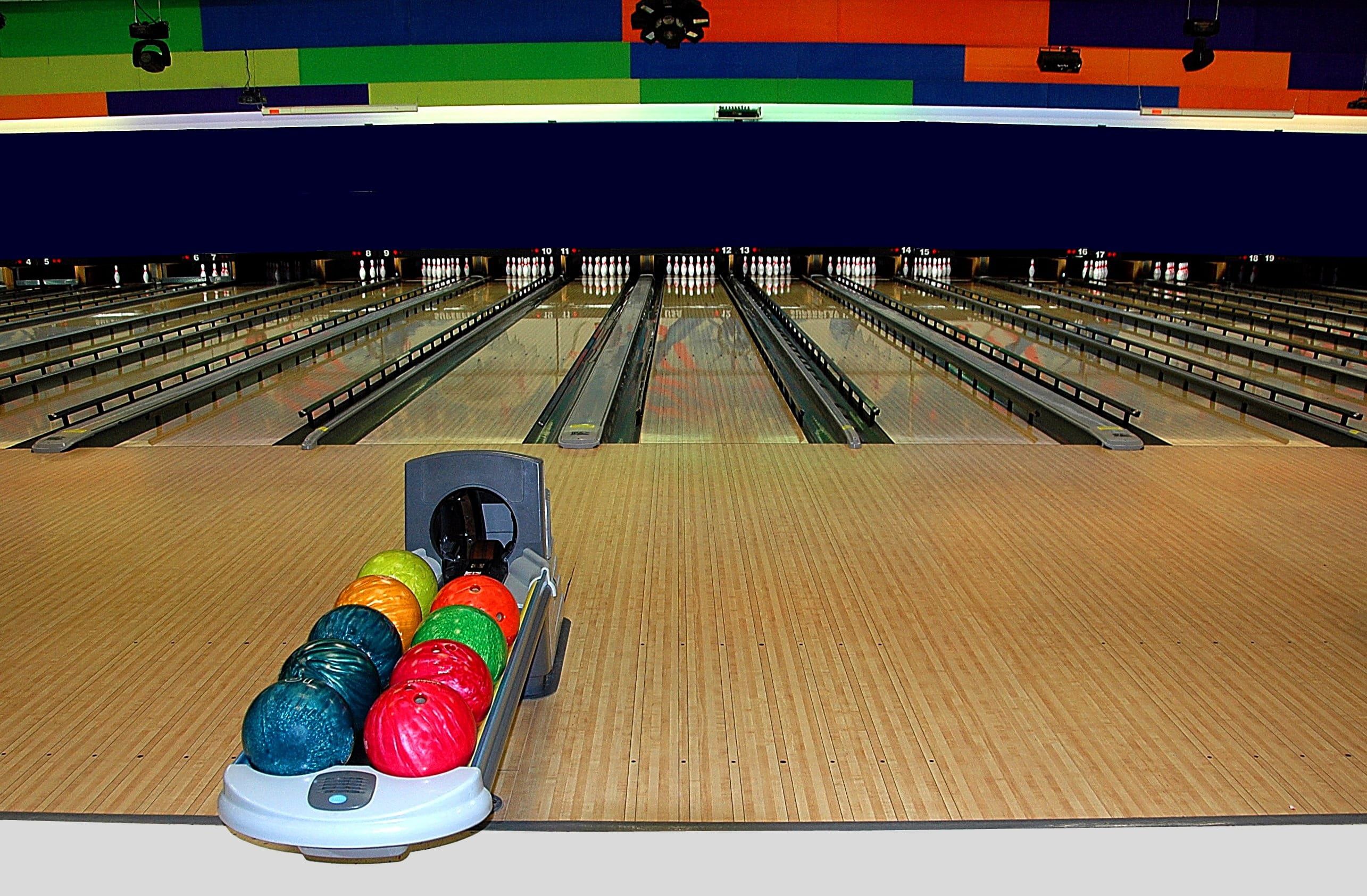 fun, multi colored, speed, lane, several, ten, indoor, sports equipment, bowl, pin, entertainment, strike, alley, high angle view, auto racing, play, transportation, HD Wallpaper