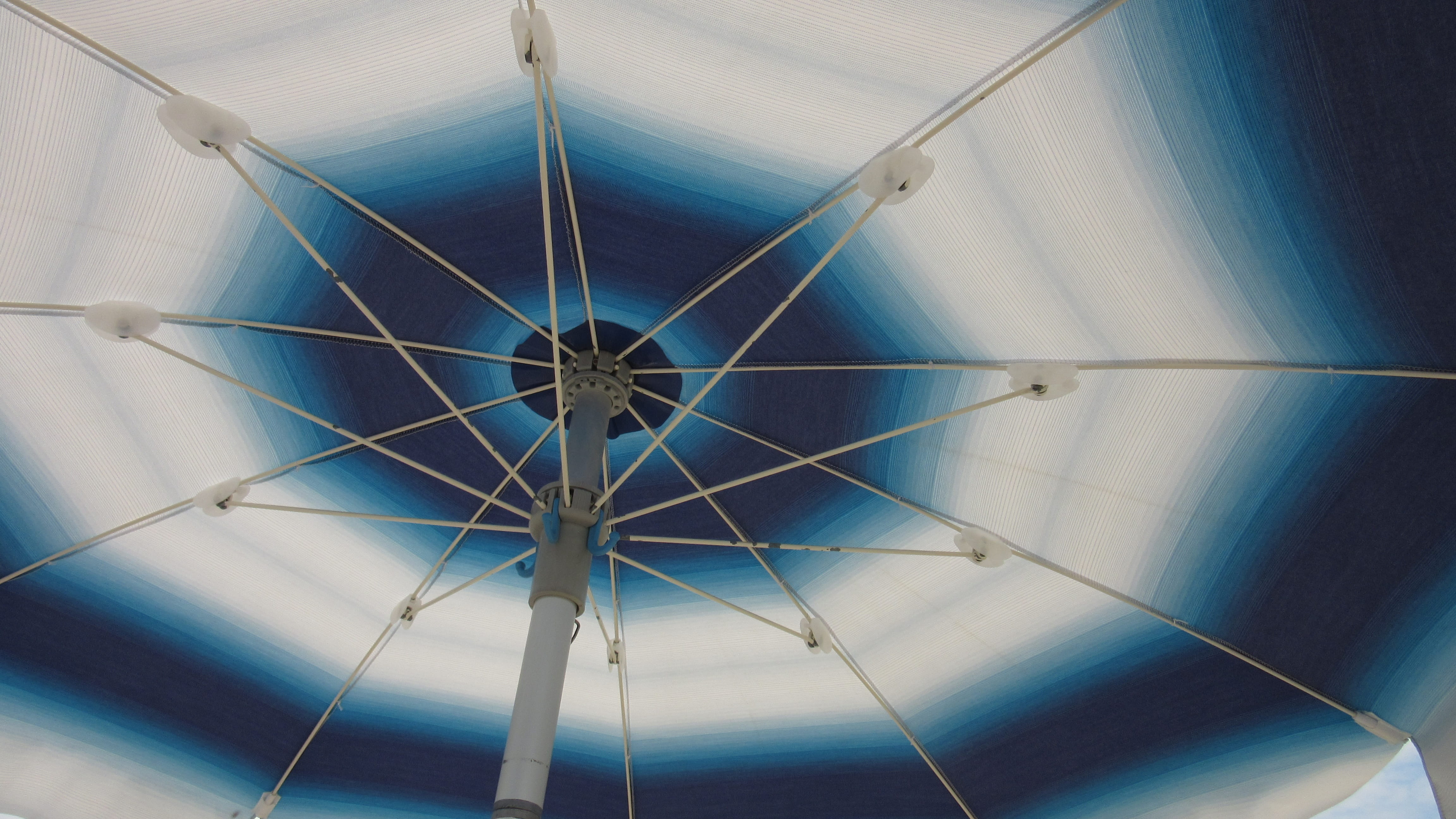 directly below, summer, shadow, no people, built structure, spokes, tissue, day, indoors, 4K, umbrella, architecture, sun, blue, vacations, security, italy, HD Wallpaper