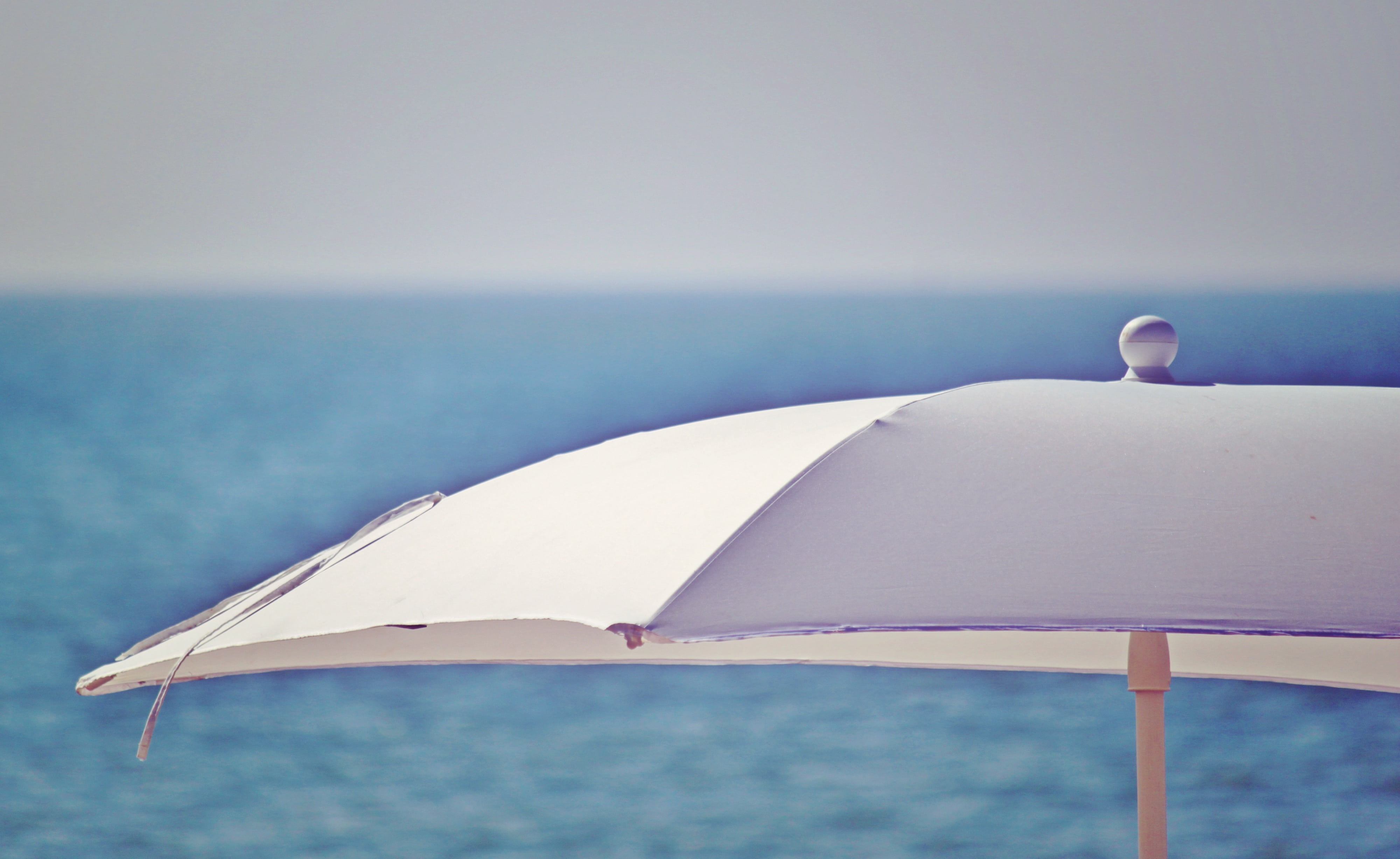 coast, umbrella, no people, land, sunlight, parasol, 4K, sky, summer, white, horizon, canopy, sea, holiday, leisure, tranquility, screen, beach, water, HD Wallpaper