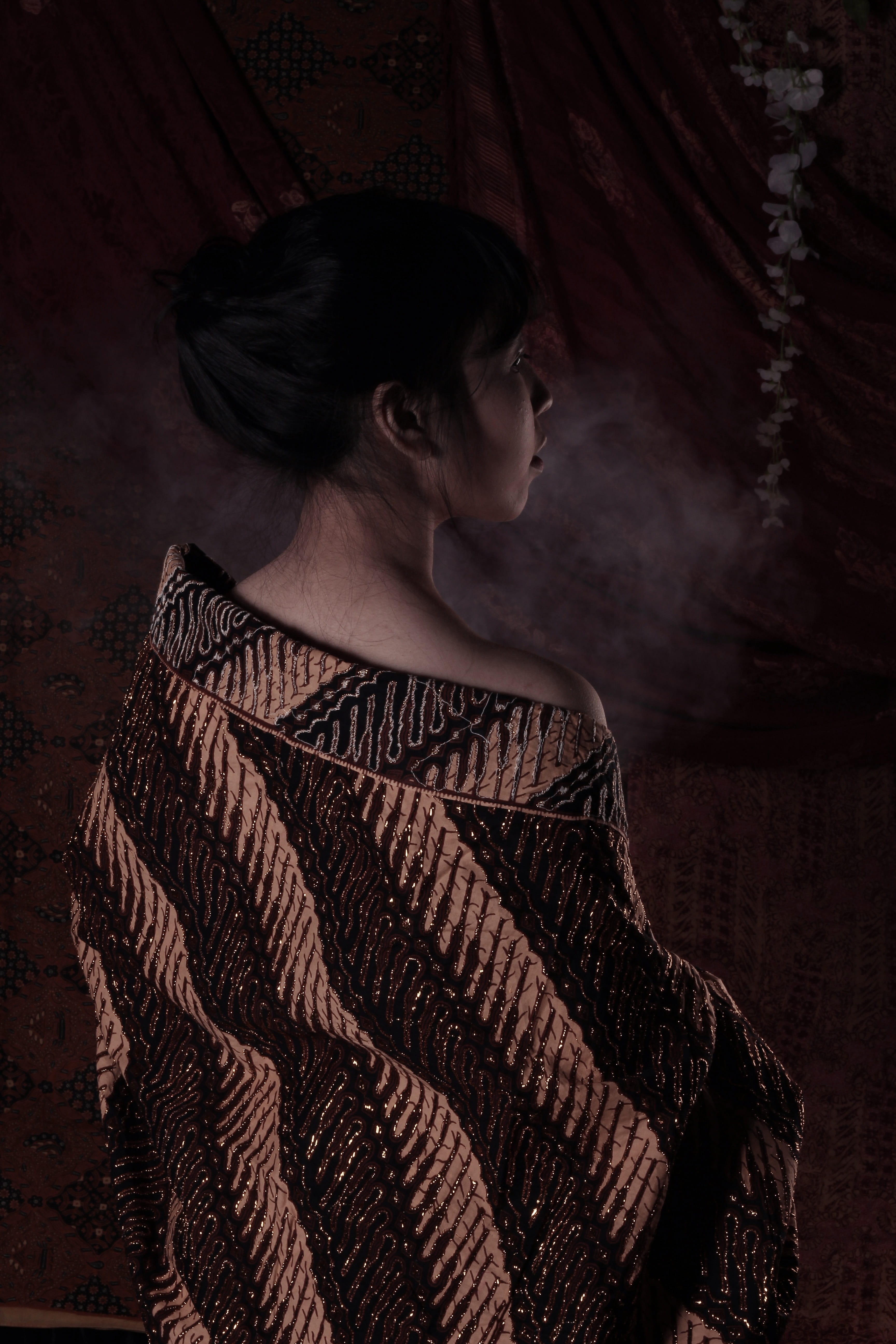 hairstyle, teenager, real people, asia, young women, style, standing, looking away, tradition, women, batik, casual clothing, waist up, java, beauty, ethnic, Phone HD Wallpaper