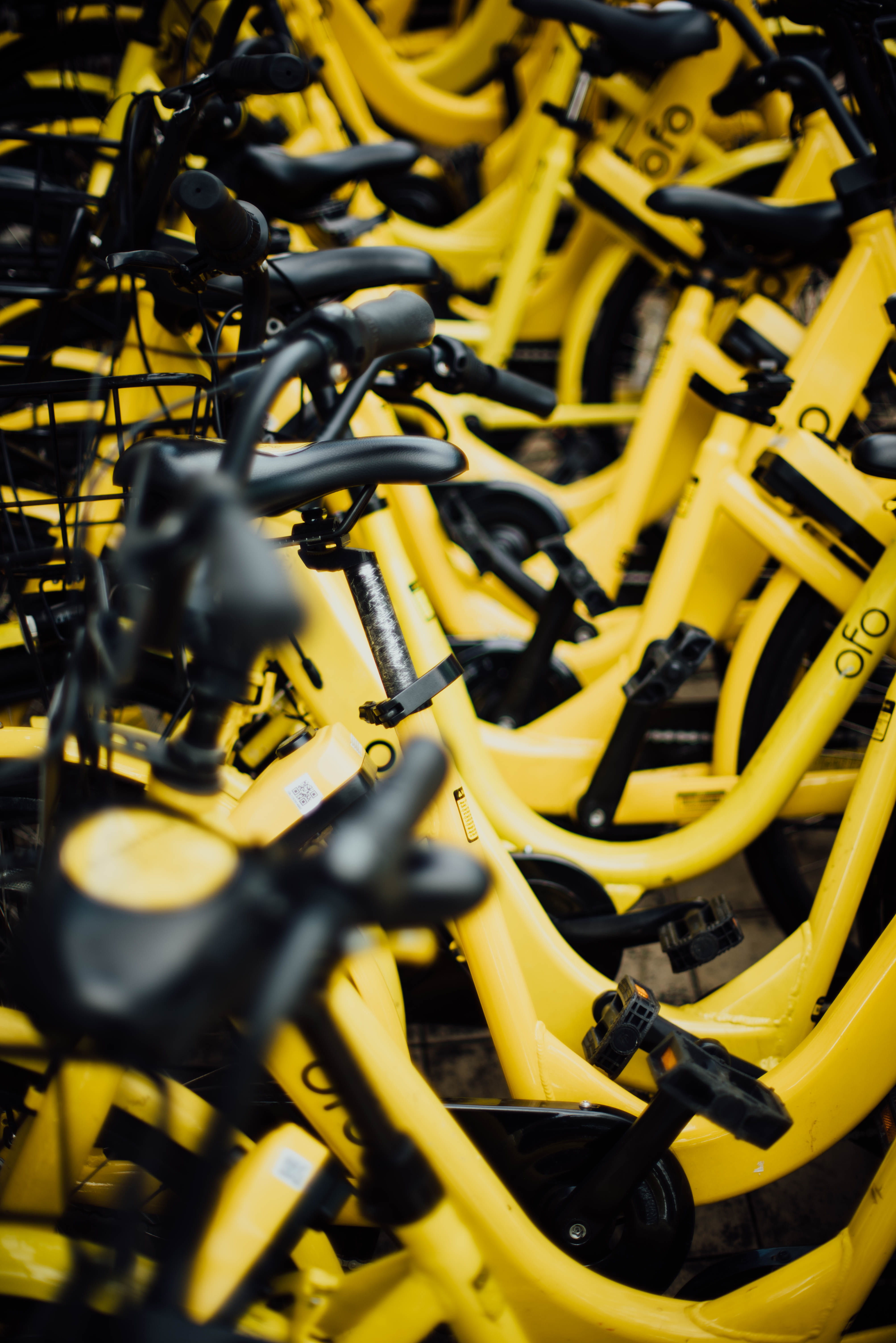 high angle view, indoors, shallow, connection, handlebar, frame, photo, bike, bicycles, selective focus, close-up, focus, abundance, complexity, backgrounds, Phone HD Wallpaper