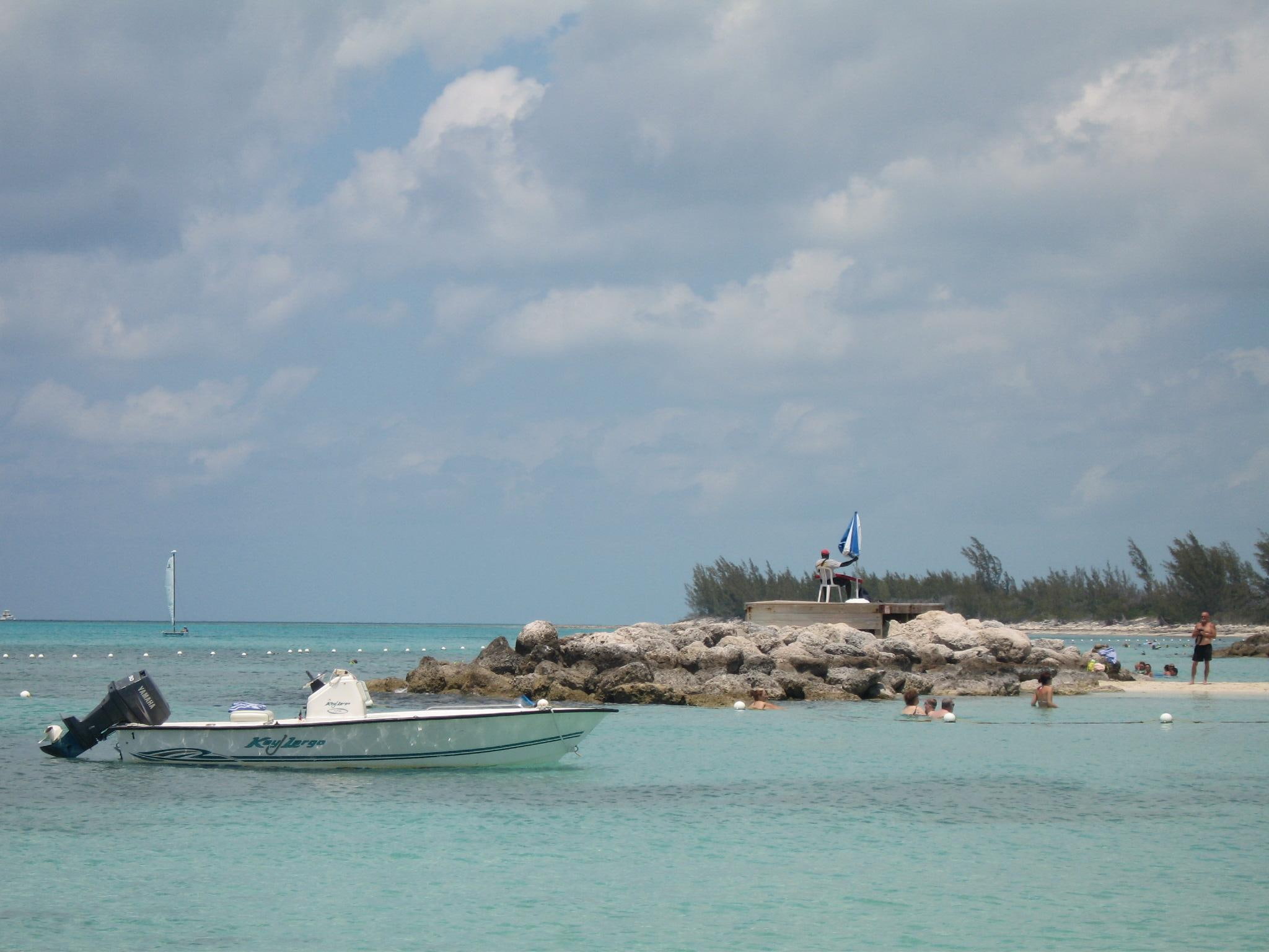 white, rock, beached, near, vacation, jetti, cruise, speedboat, 1080P, boats, beach, boat, island, HD Wallpaper