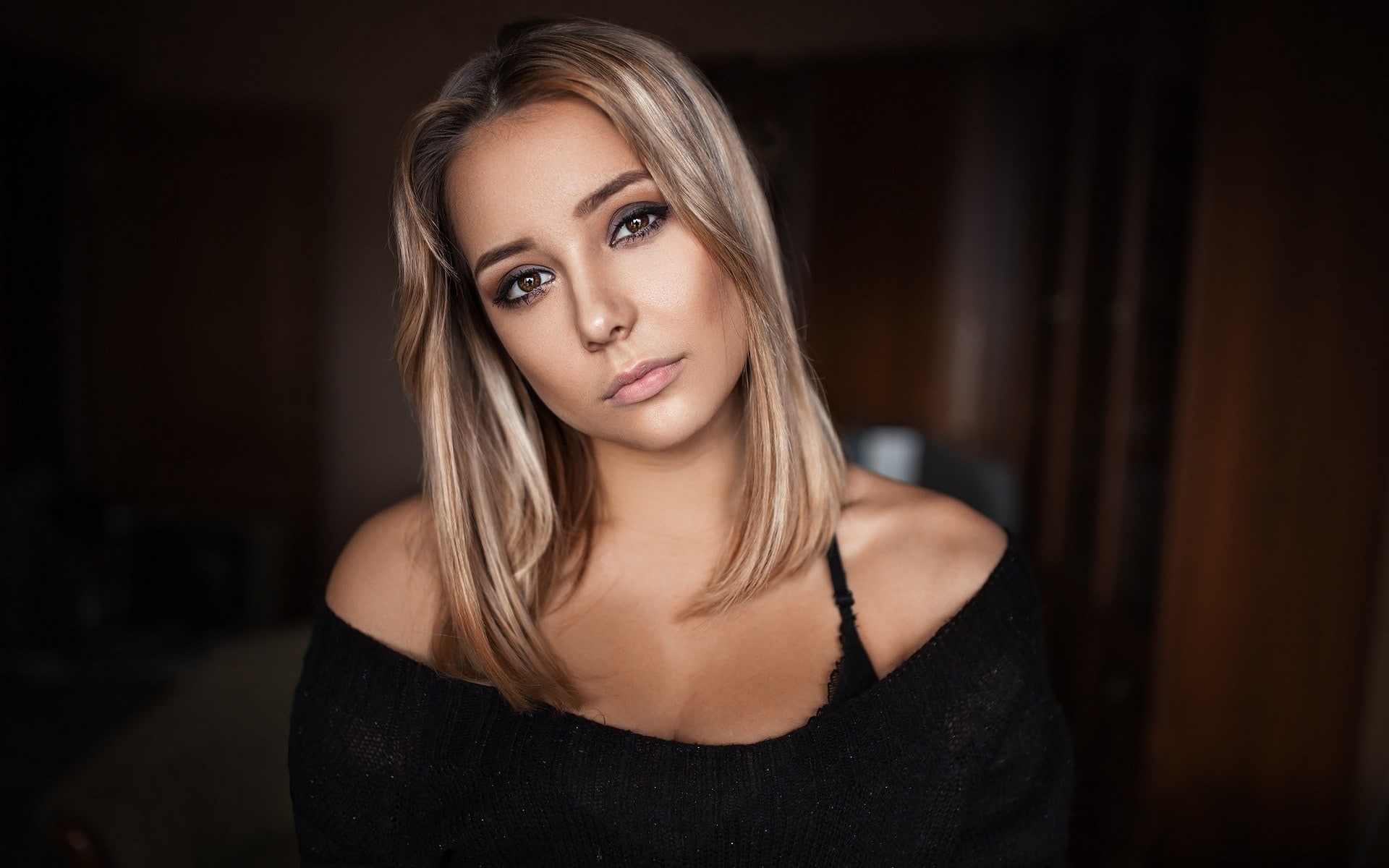 looking at camera, blond hair, beautiful people, adult, hairstyle, long hair, image of beautiful girl 1920x1200, one person, hair, women, young adult, front view, HD Wallpaper