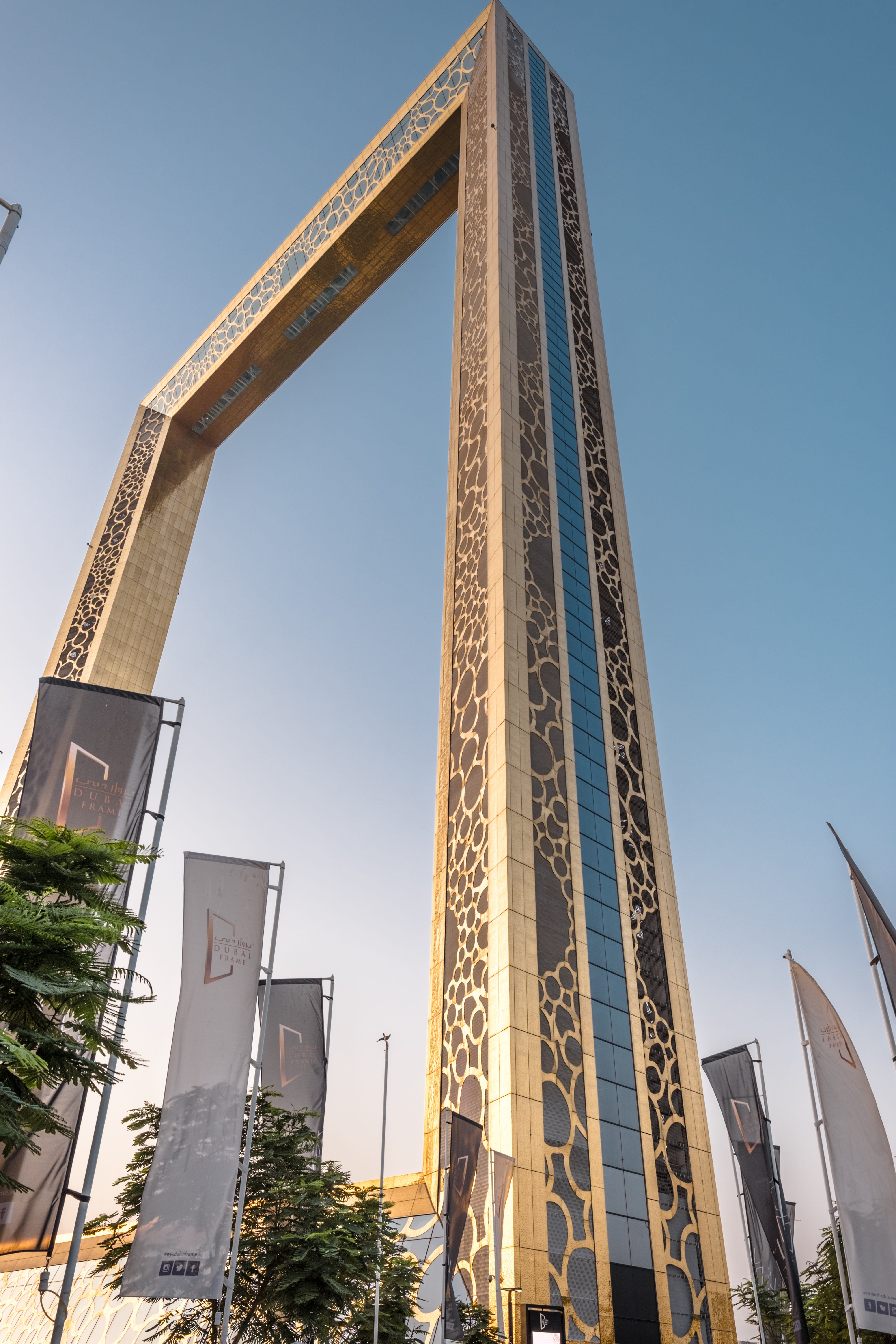 asia, record, gilded, nature, no people, high, travel destinations, 5K, sunlight, development, dubai, sky, picture frame, tower, places of interest, outdoors, Phone HD Wallpaper