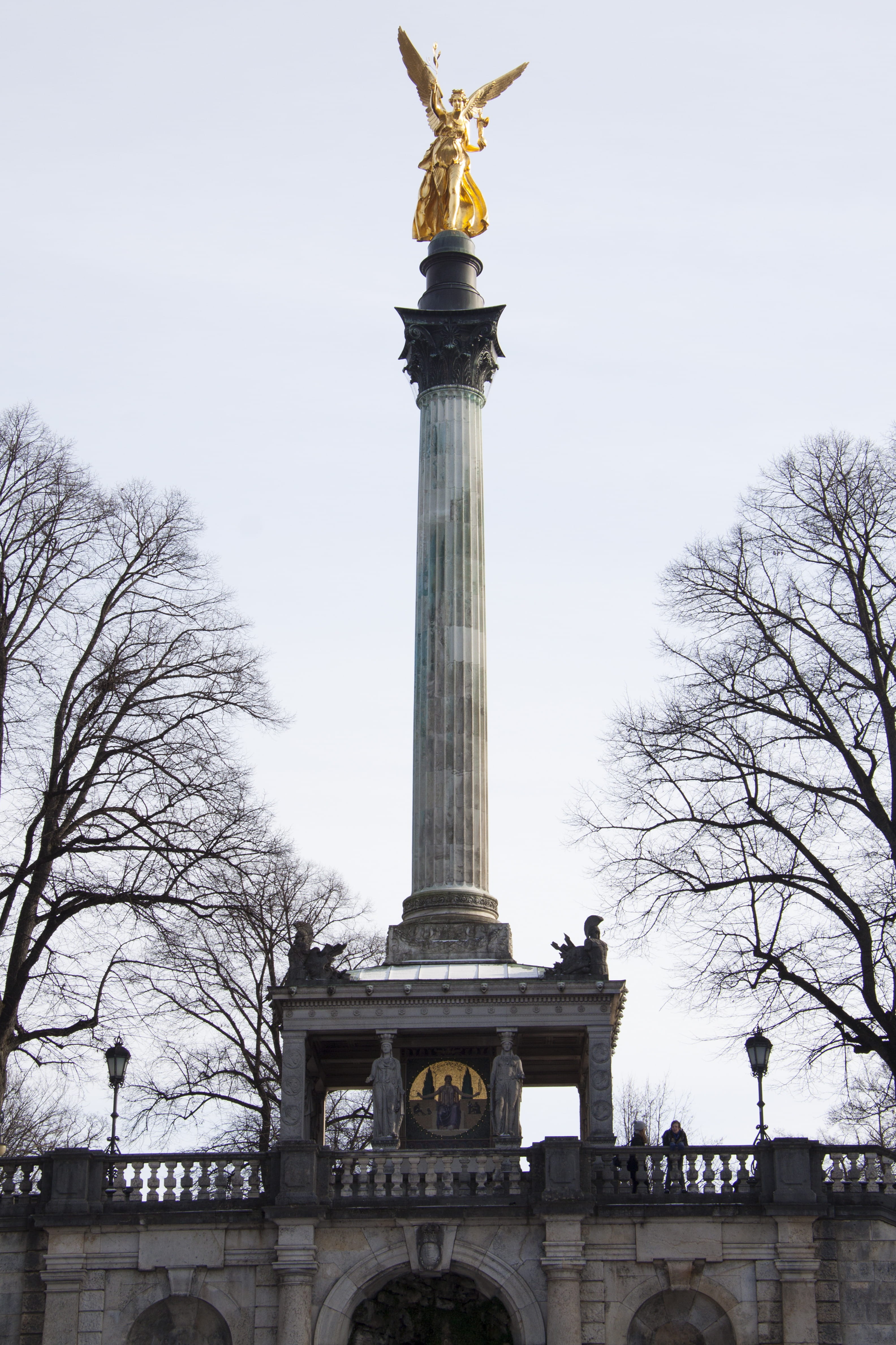 Statue, nike of paionios, architecture, outdoors, travel, corinthian style, sculpture, munich, history, sky, bogenhausen, pillar, no people, bare tree, Phone HD Wallpaper