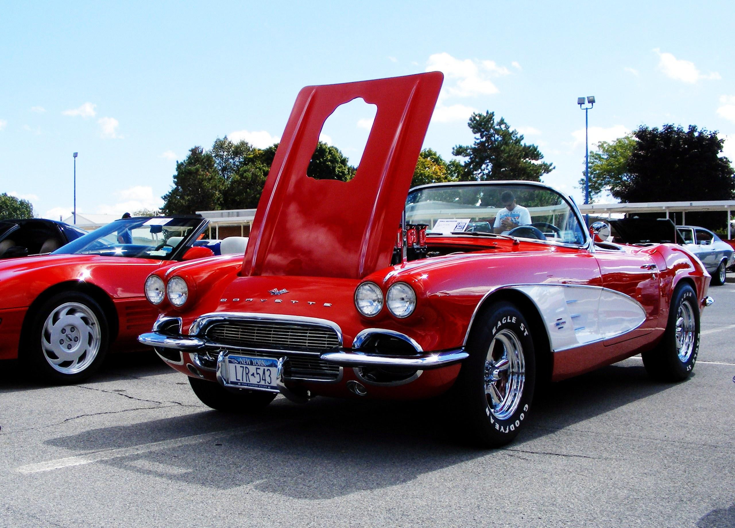 red, classic car, c, queensbury, corvette, beautiful, 2K, chevrolet, cars, vette, convertible, car show, HD Wallpaper