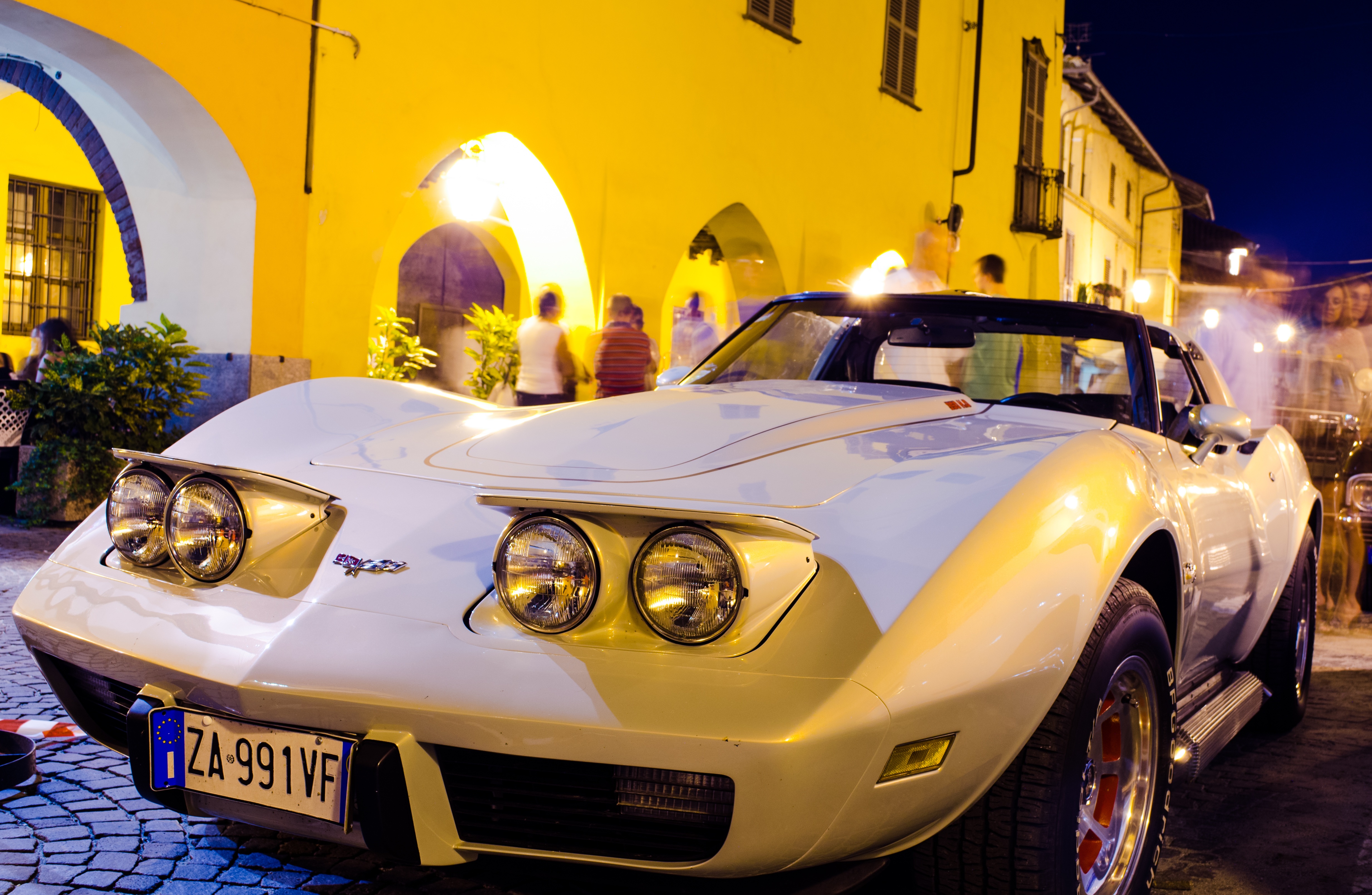 borgo, luxury, illuminated, retro styled, coupe, parked, architecture, building, night, street, c, headlight, vintage car, portici, stationary, building exterior, HD Wallpaper