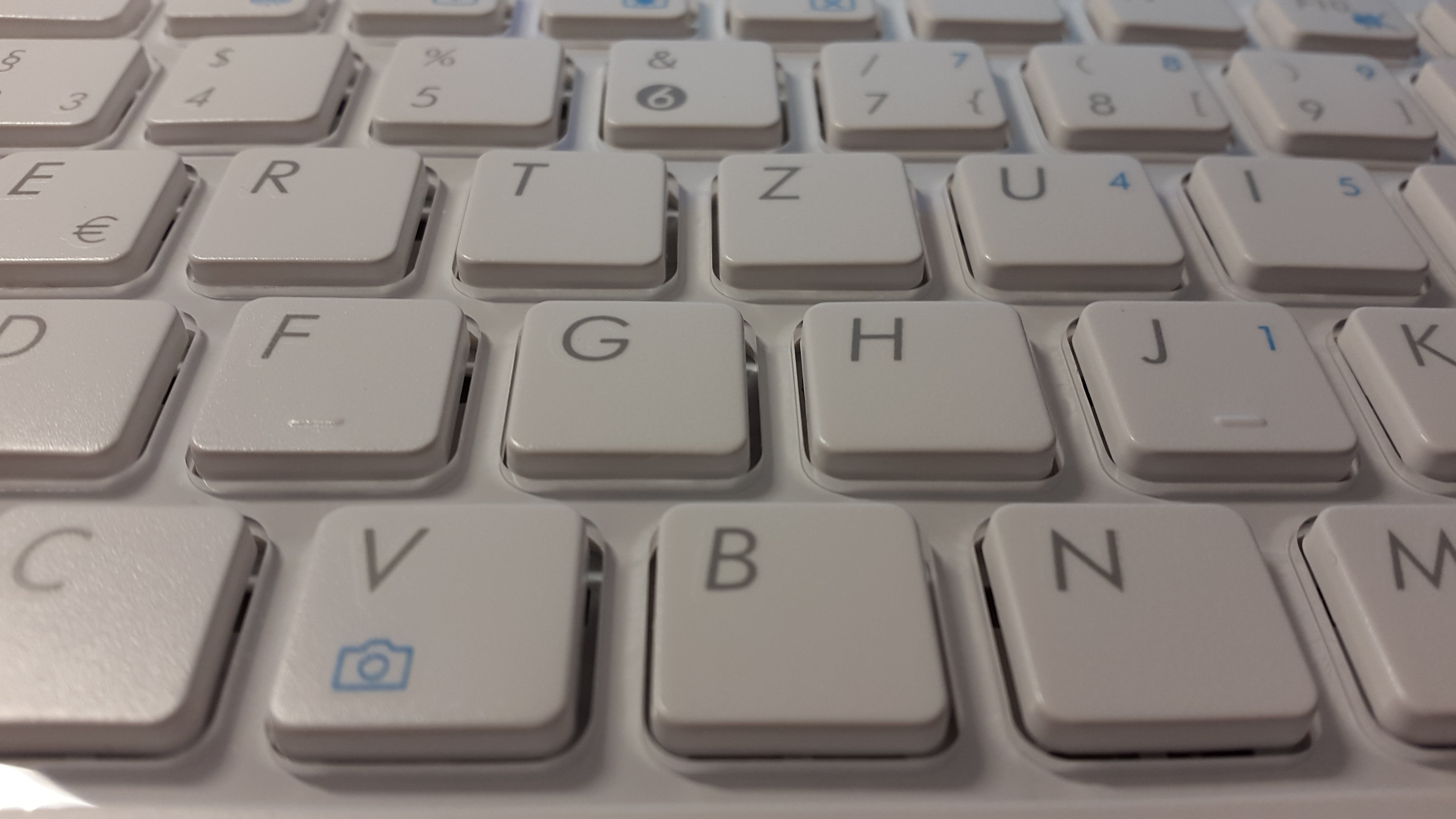 leave, computer key, letters, white color, communication, keys, computer part, backgrounds, white, wireless technology, no people, computer keyboard, number, HD Wallpaper