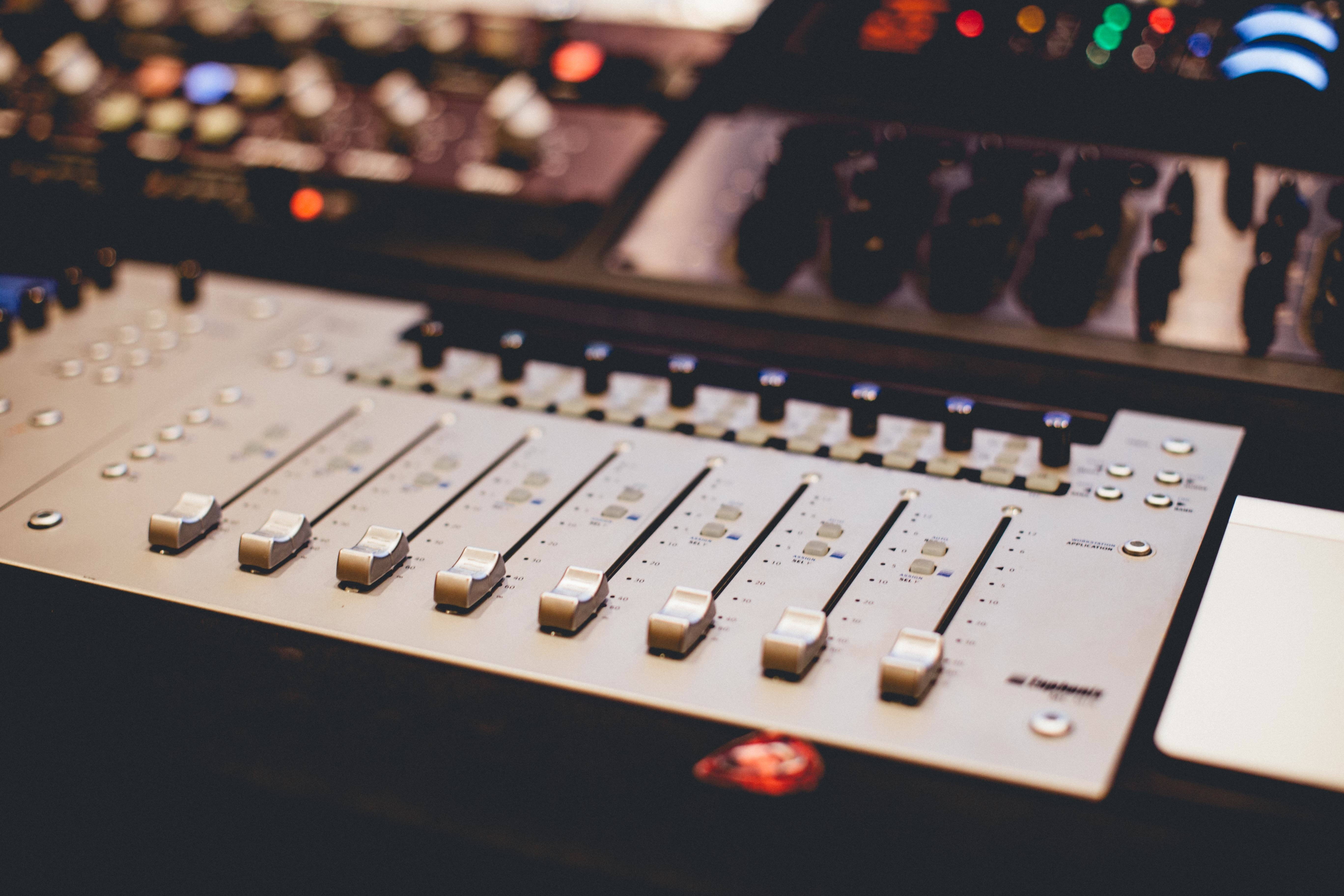 sound recording equipment, knob, studio, indoors, nightlife, control panel, no people, switch, musical instrument, audio electronics, push button, recording studio, HD Wallpaper