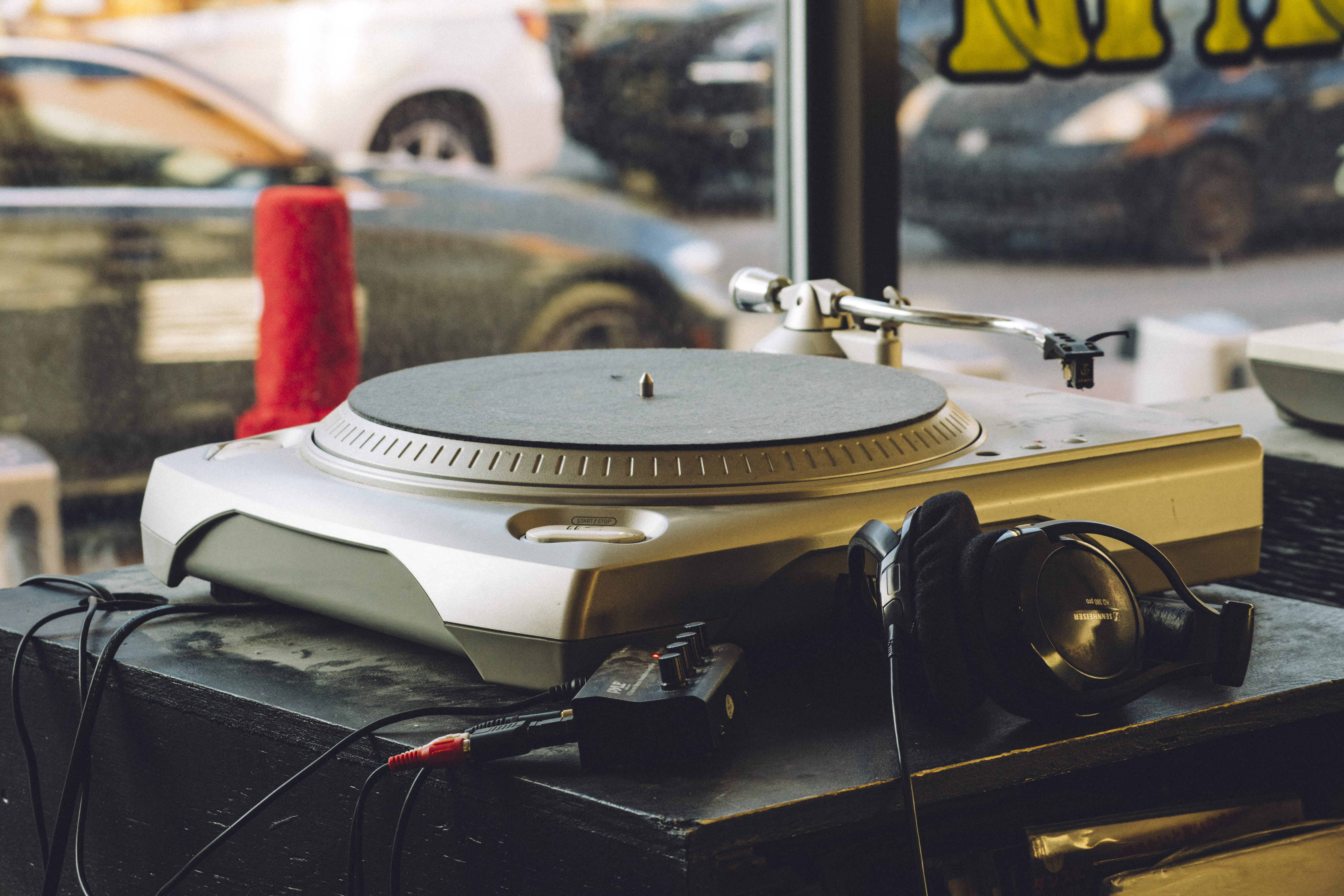 cd, motor vehicle, no people, still life, audio equipment, player, vehicle, disc, car, equipment, close-up, shop, 33rpm, focus on foreground, music, disquaire, HD Wallpaper