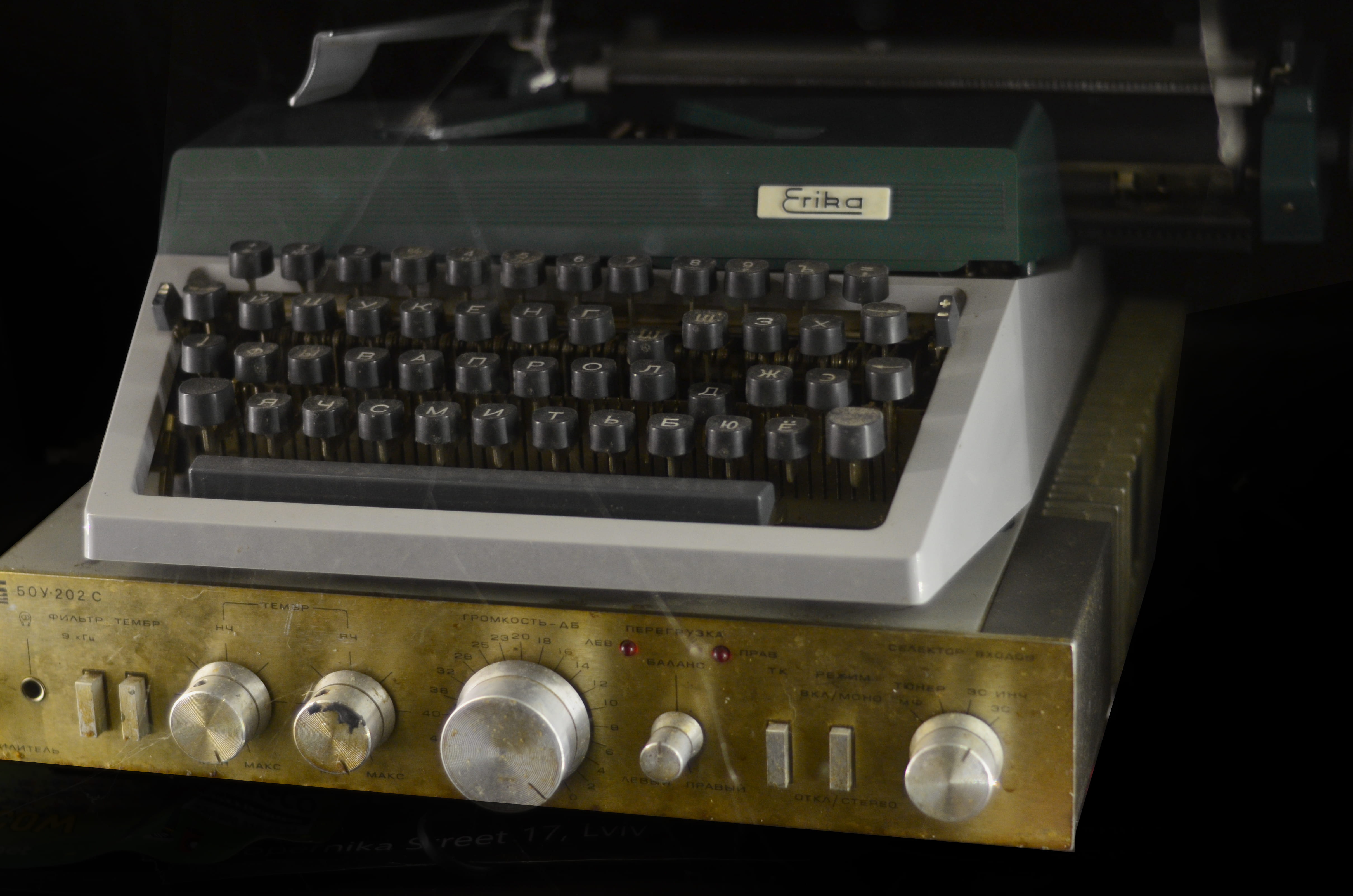 machinery, typing, large group of objects, indoors, container, stereo, in a row, cooktop, computer keyboard, still life, keyboard, equipment, writer, hardware, HD Wallpaper
