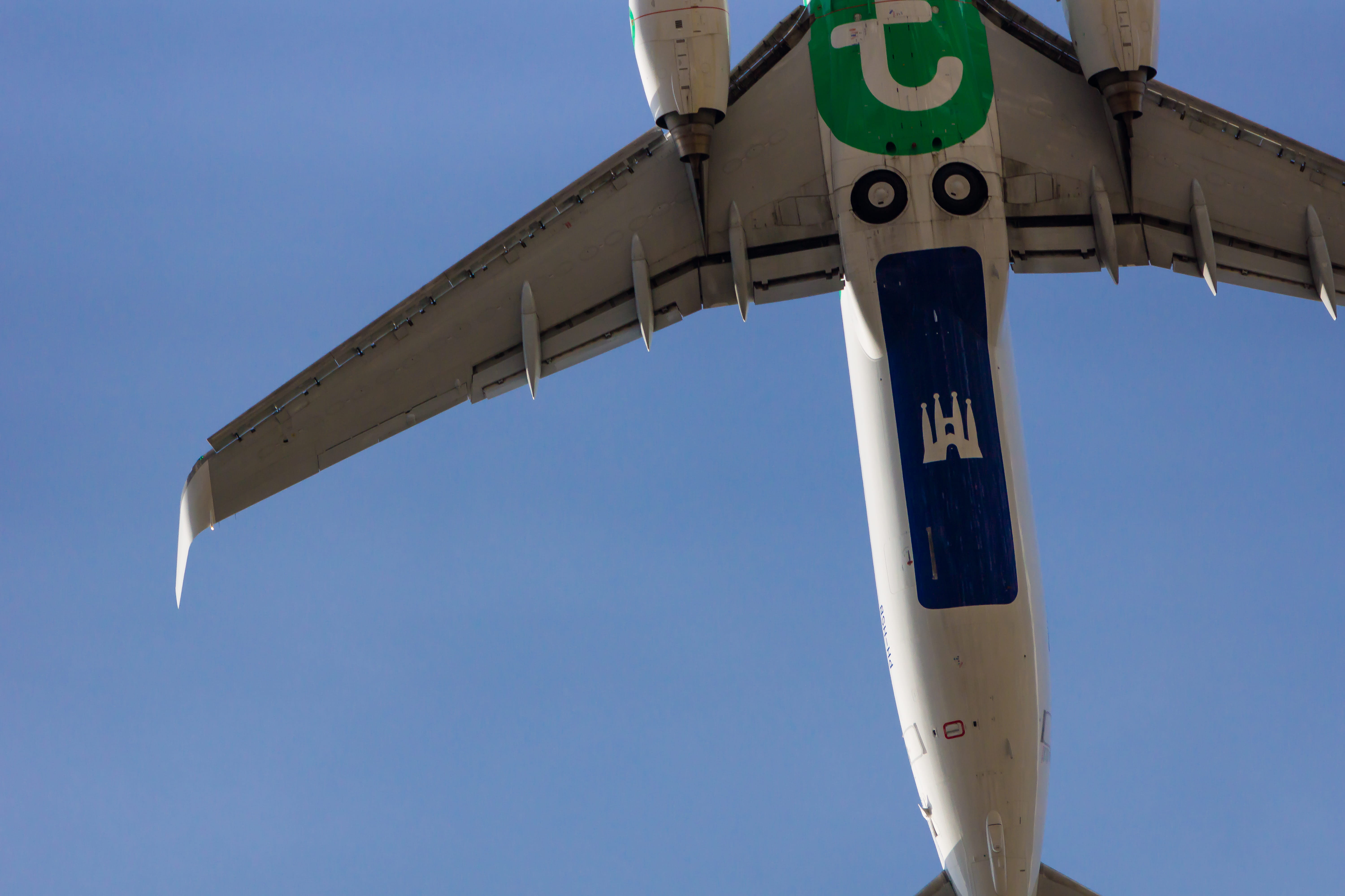 airport, white, blue, sign, leisure activities, sunlight, copy space, text, flight, close, architecture, airfield, pole, airport innsbruck, communication, HD Wallpaper