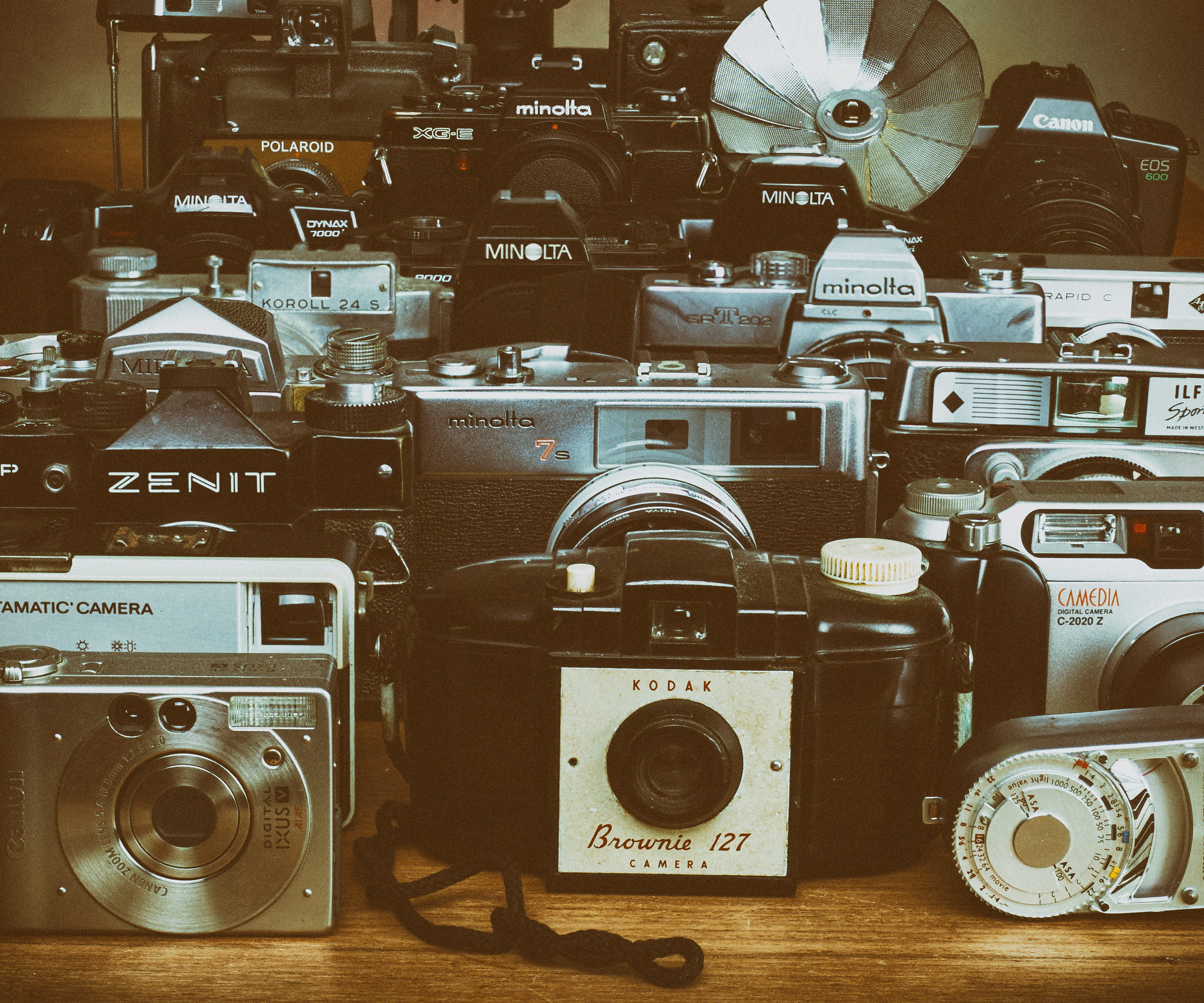 dial telephone, spoke, camera lens, wheel, appliance, electronics, photography themes, alloy wheel, analog, 2K, retro styled, strap, phone, communication, HD Wallpaper