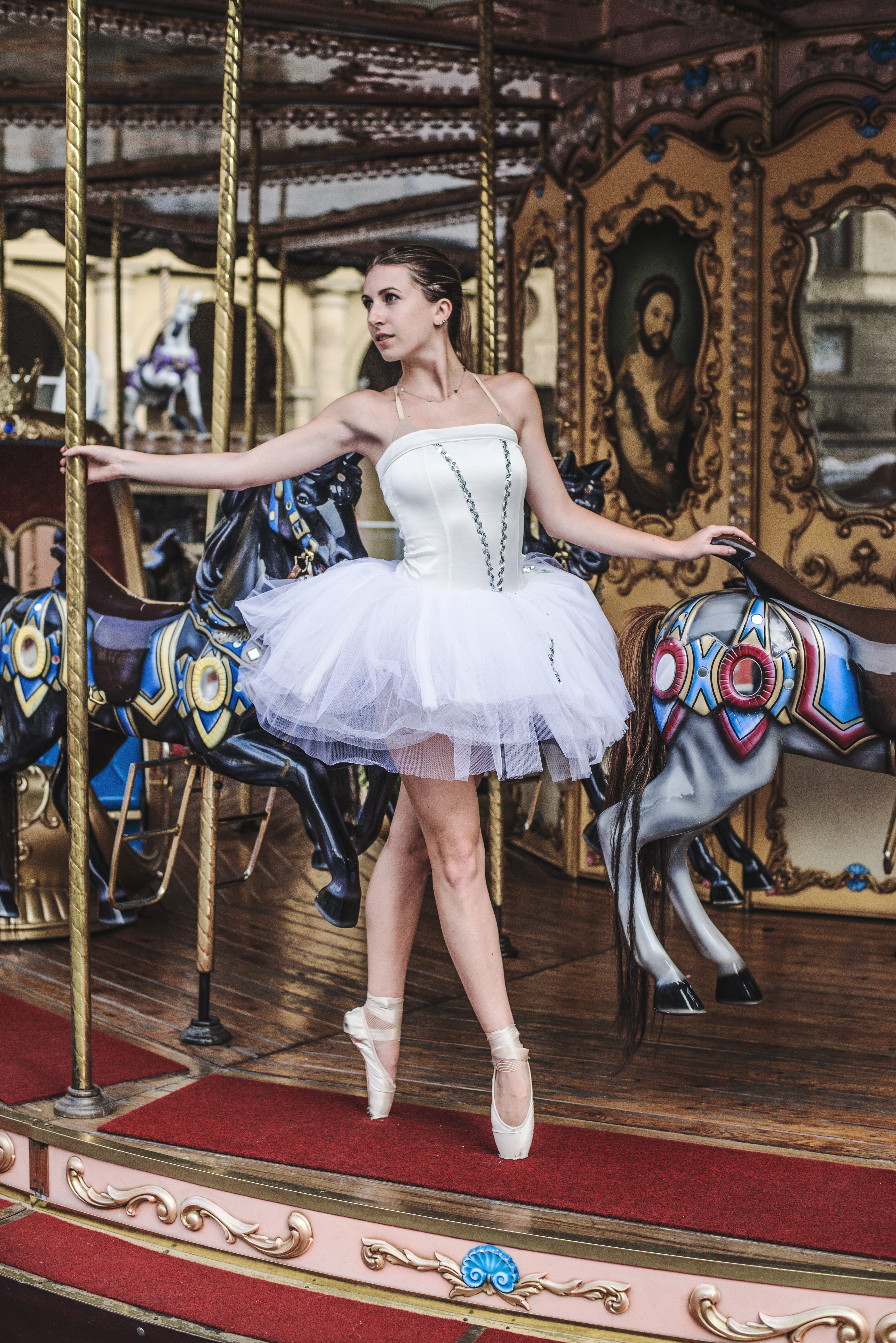 emotion, human, two people, firenze, stand, lifestyles, classical balet, dancing, leg, en pointe, portrait, standing, hairstyle, dance pose, carousel, clothing, Phone HD Wallpaper