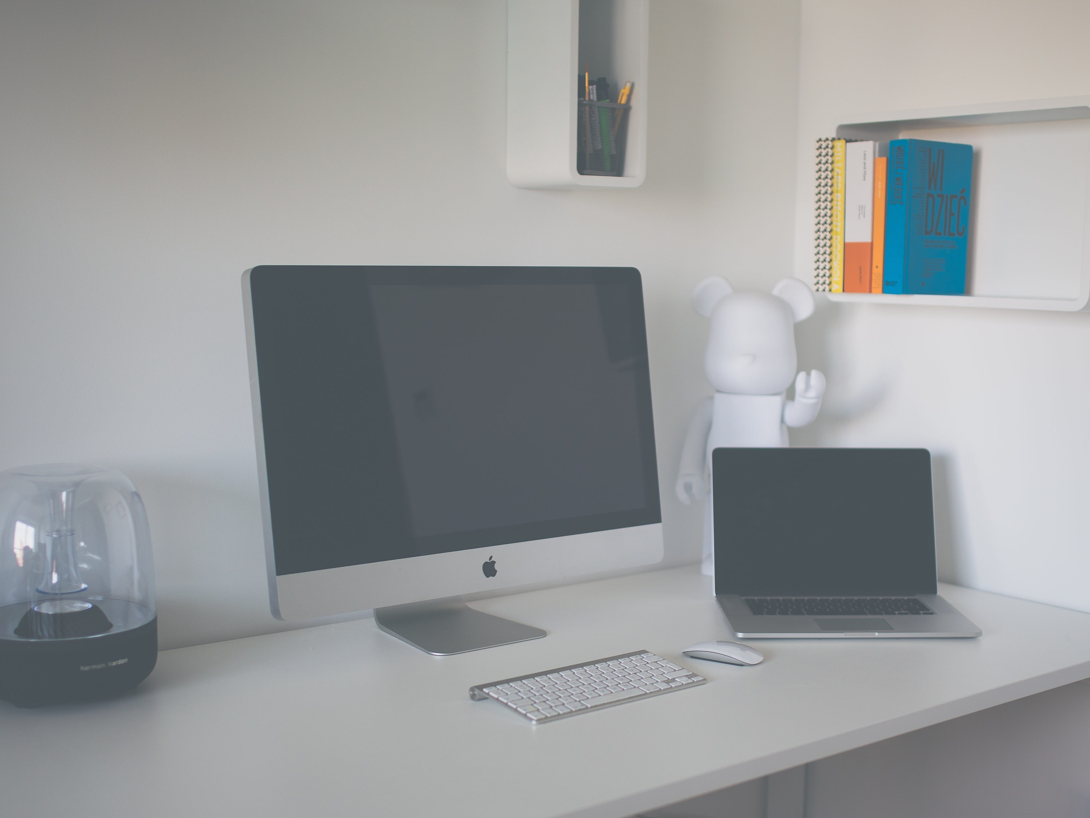 network, indoors, apple, computer desk, computer equipment, silver, desktop pc, creative, no people, laptop, imac, business, desk, computer keyboard, pro, HD Wallpaper