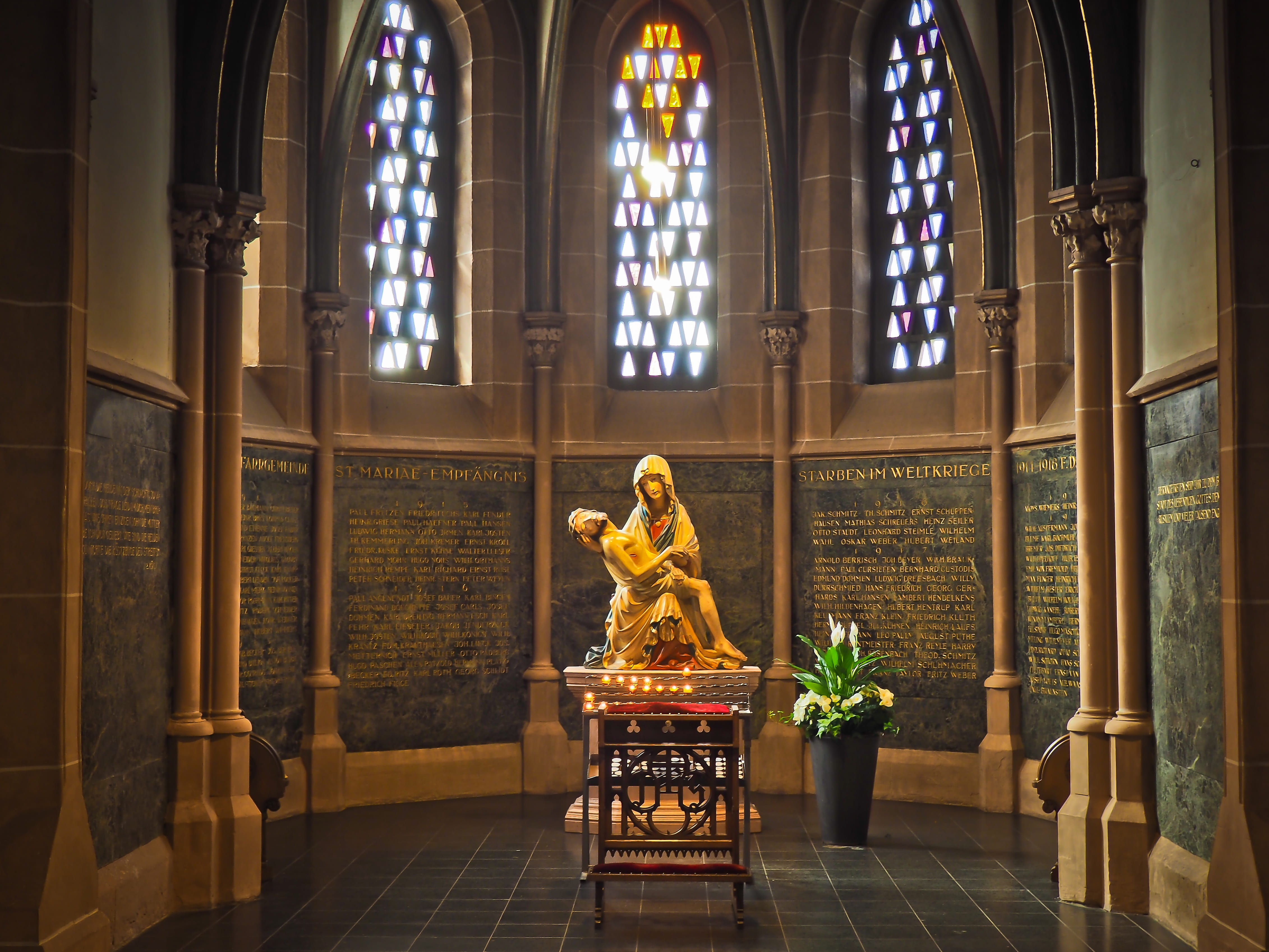 history, sculpture, light, glass, Architecture, architecture, building, altar, Old, cathedral, holy statue, religion, colorful, real people, places Of Worship, HD Wallpaper
