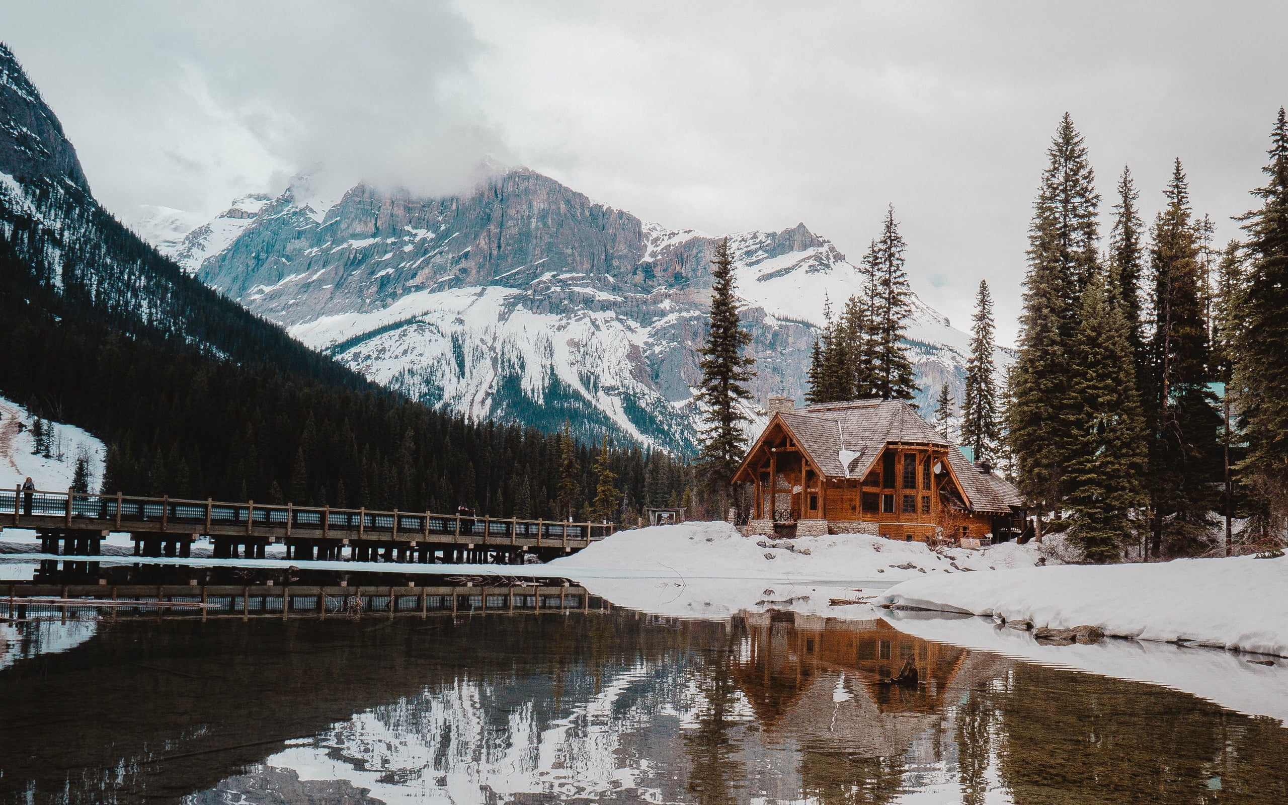 house, mountains, winter, forest, fog, snow, walkway, bridge, lake, sky, cloudy, Canada, "British Columbia", " Emerald Lake", 2k hd background, trees, landscapes, HD Wallpaper