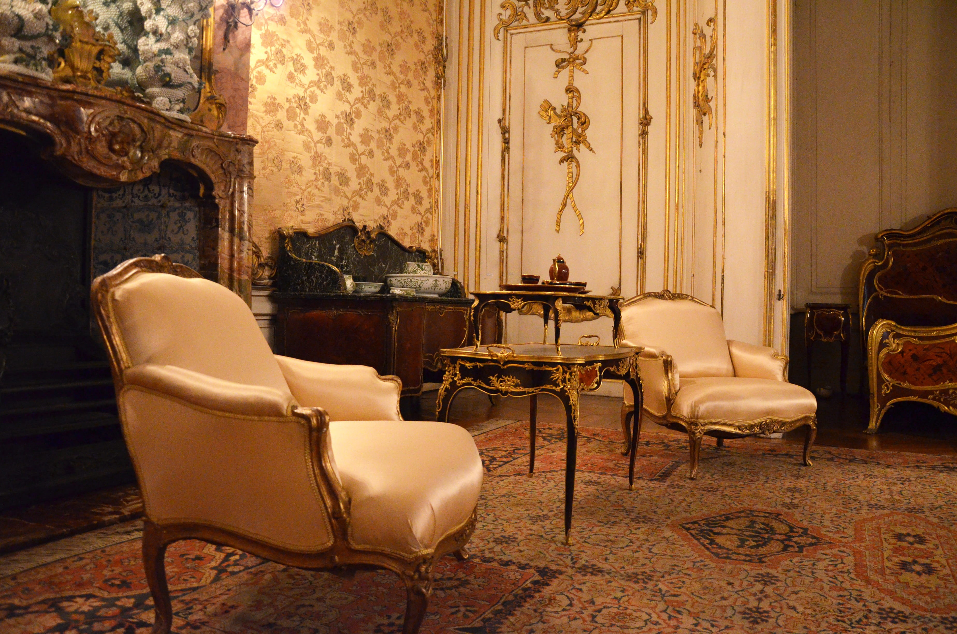luxury, rococo, table, wooden, building, satin, setup, side, home interior, interior, architecture, antique, armchair, middle, seat, chair, old, cozy, indoors, HD Wallpaper