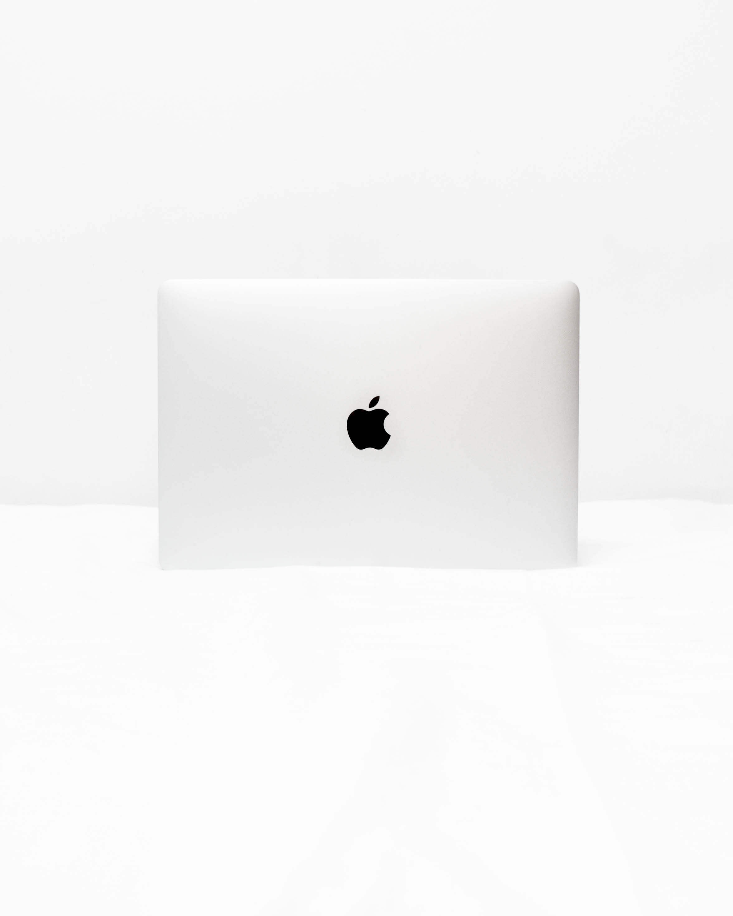 one animal, 2K, silver, computer, copy space, studio shot, white color, surface, indoors, no people, close-up, open, backgrounds, single object, apple, Phone HD Wallpaper