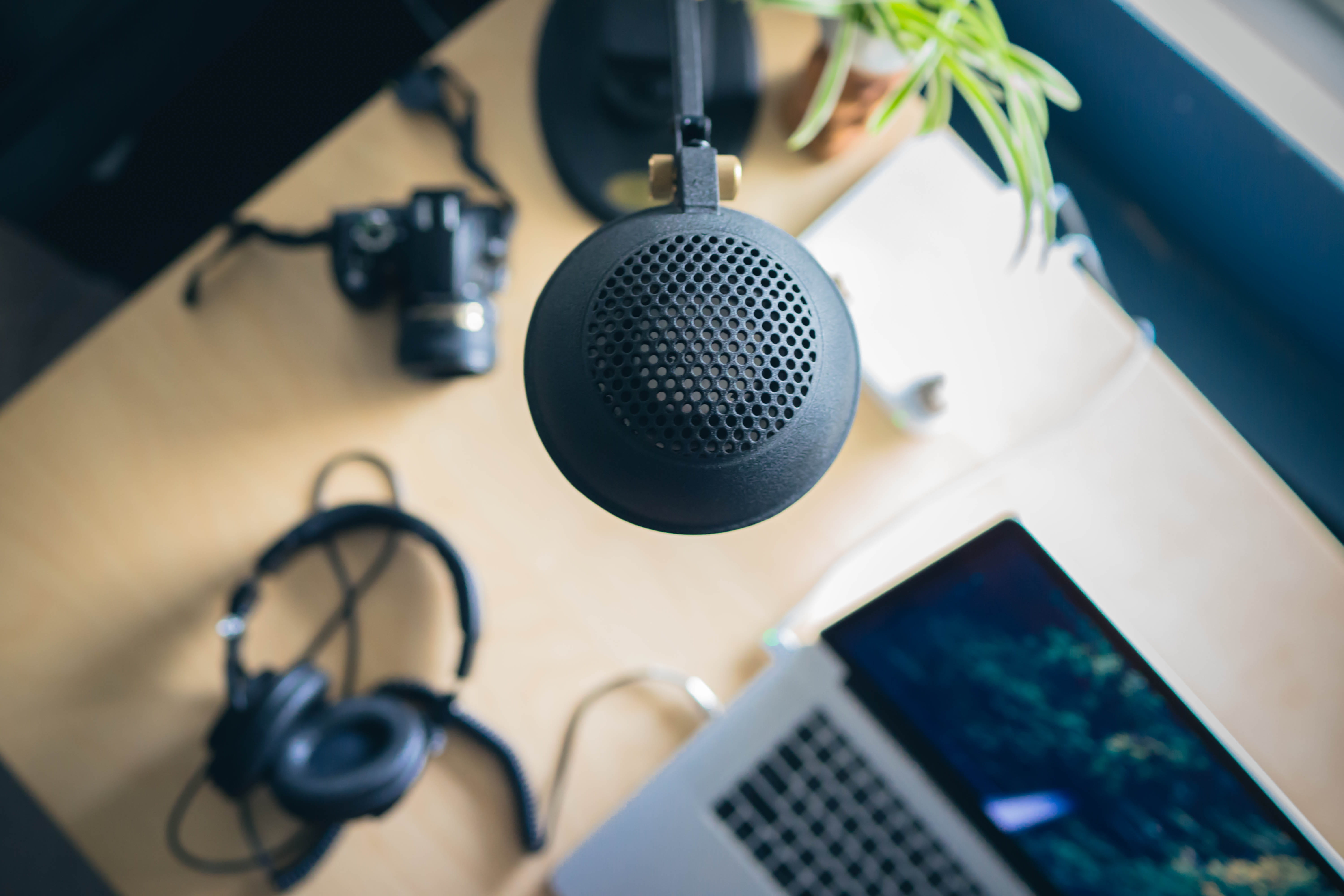 wireless technology, angle, high, top, listening, setup, input device, high angle view, office, arts culture and entertainment, computer, equipment, desk, HD Wallpaper