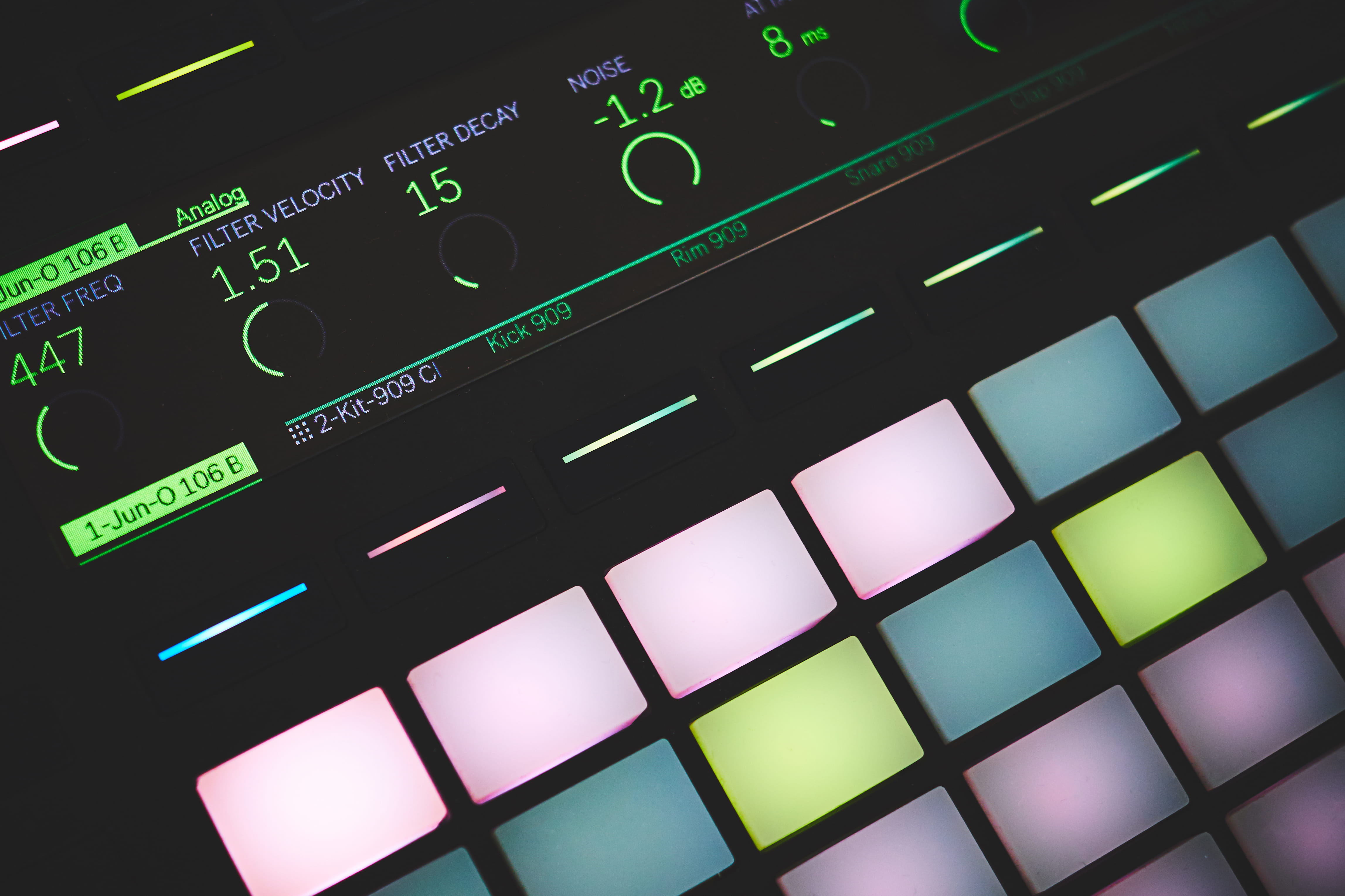 computer, production, sign, screen, green color, digital, illuminated, midi, photo, backgrounds, technology, machine, close-up, indoors, shape, text, full frame, HD Wallpaper