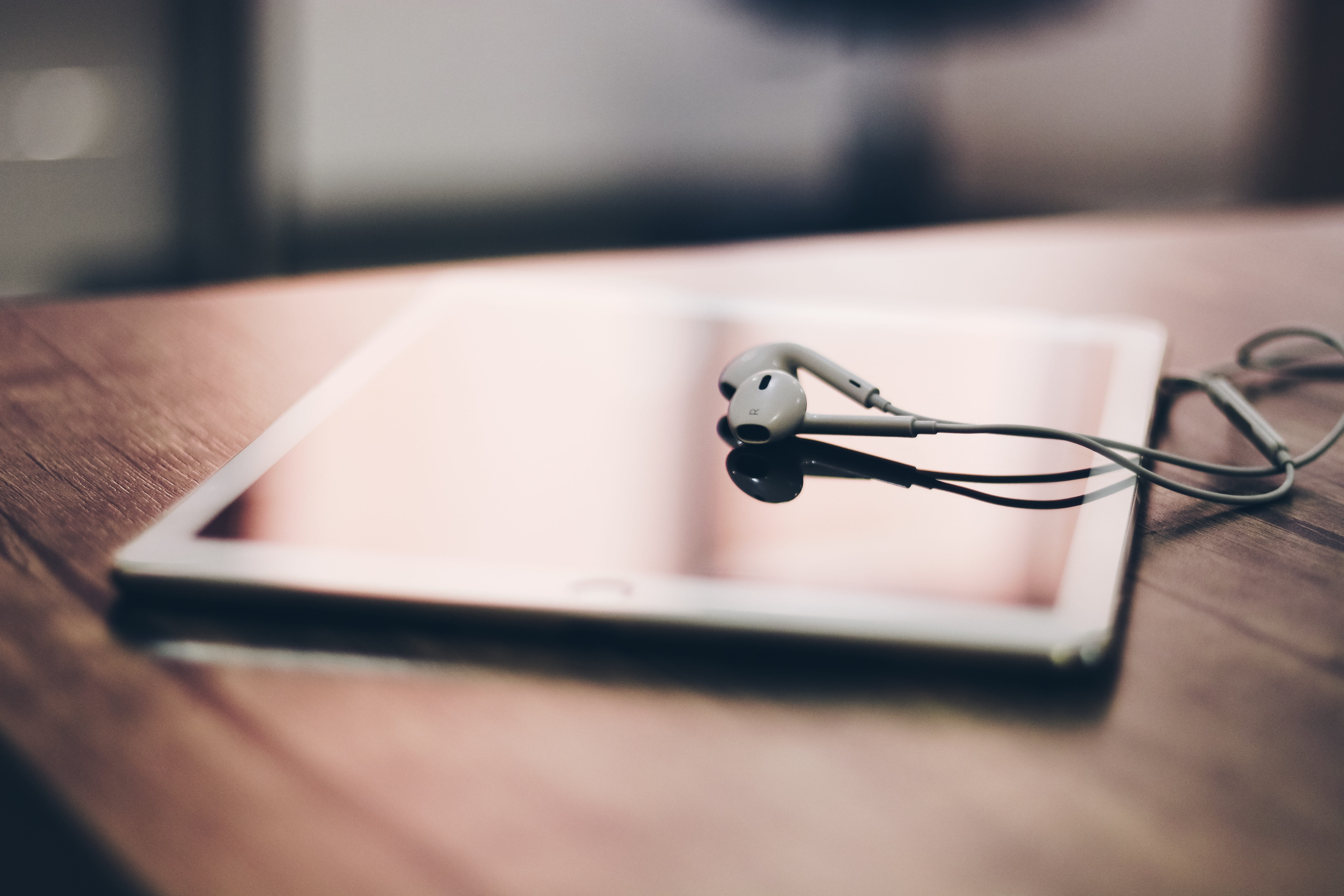 technology, no people, key, wood - material, still life, cable, gadget, table, earpods, eyeglasses, wireless technology, close-up, desk, tablet, screen, HD Wallpaper