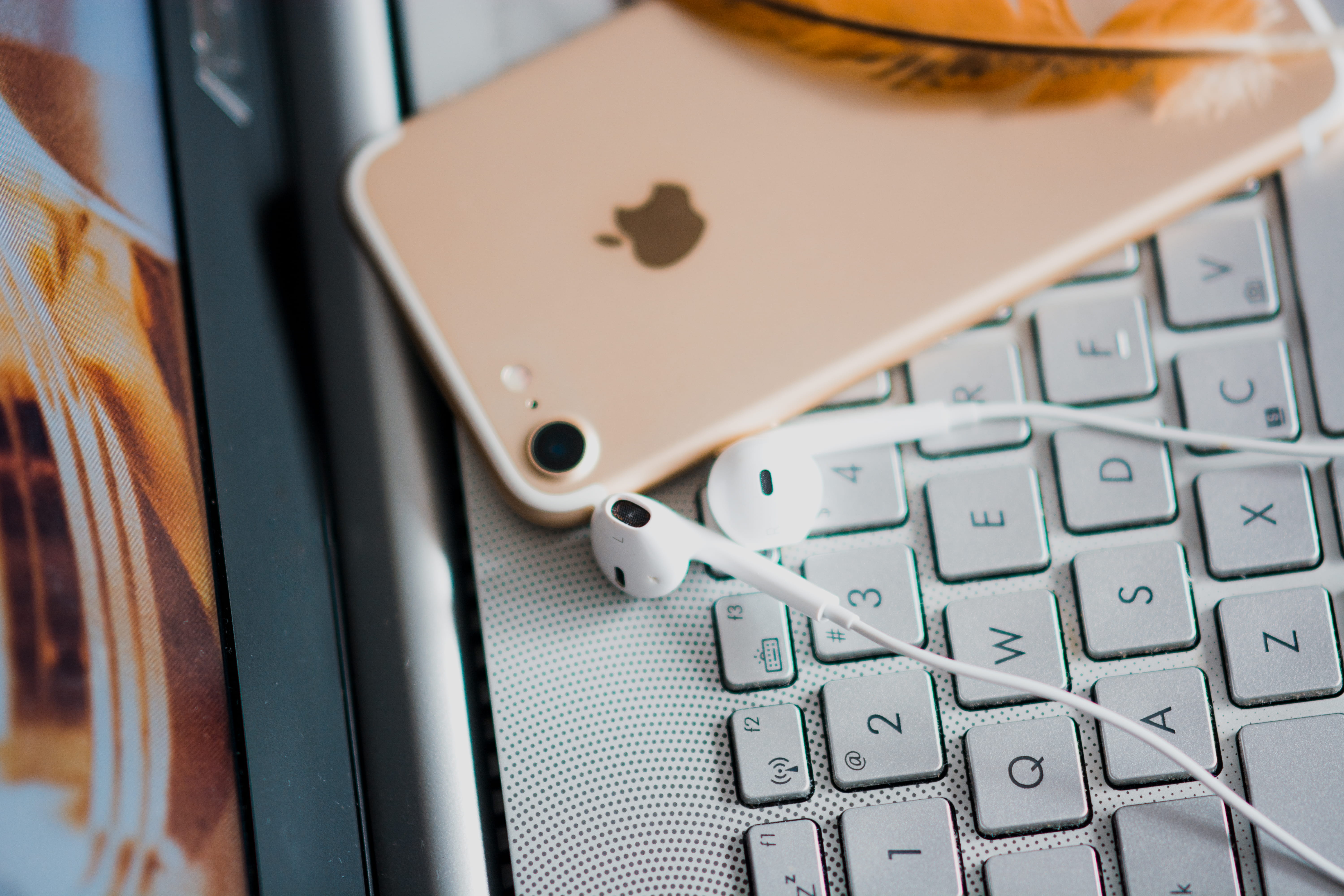 design, indoors, business, apple, keyboard, grey, technology, computer network, no people, headphones, ios, keypad, graphic design, computer, iphone, communication, HD Wallpaper
