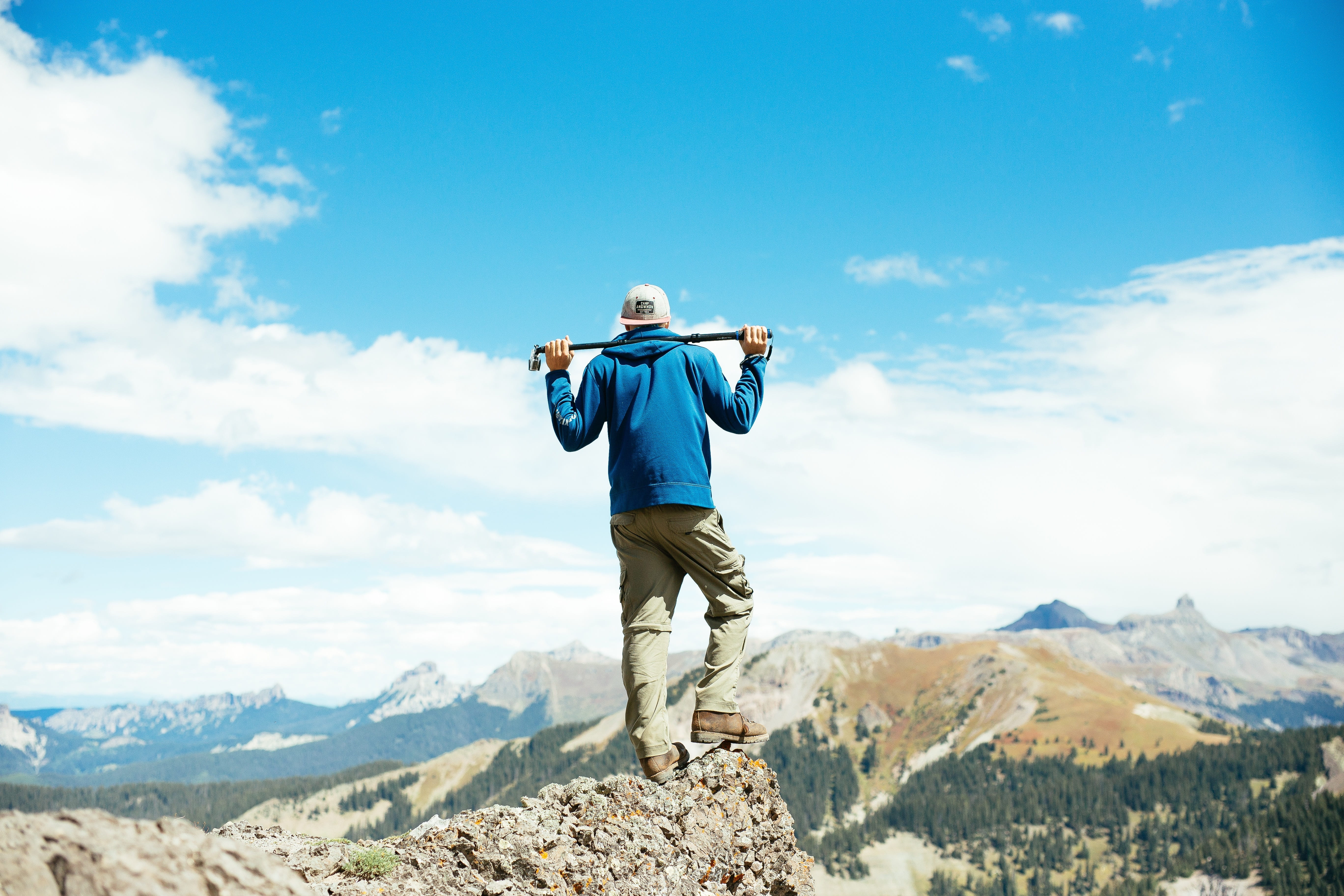 standing, alone, real people, men, day, travel, activity, adventure, cloud - sky, rocks, 5K, sky, rear view, jacket, tranquil scene, man, nature, hoodie, HD Wallpaper