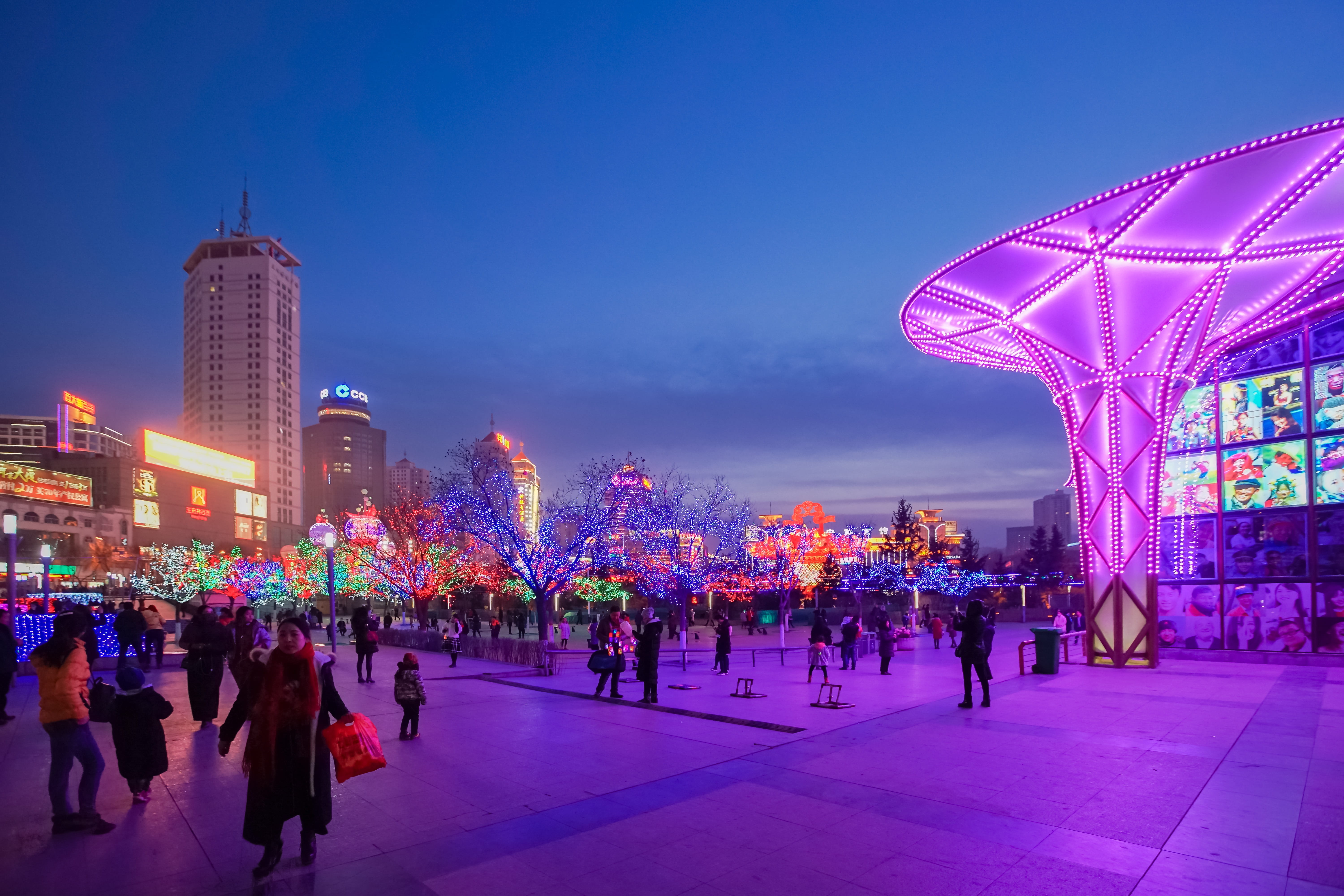 built Structure, chinese, real people, amusement park, xining, dusk, illuminated, motion, nature, Chinese New Year, sky, group of people, night, crowd, HD Wallpaper