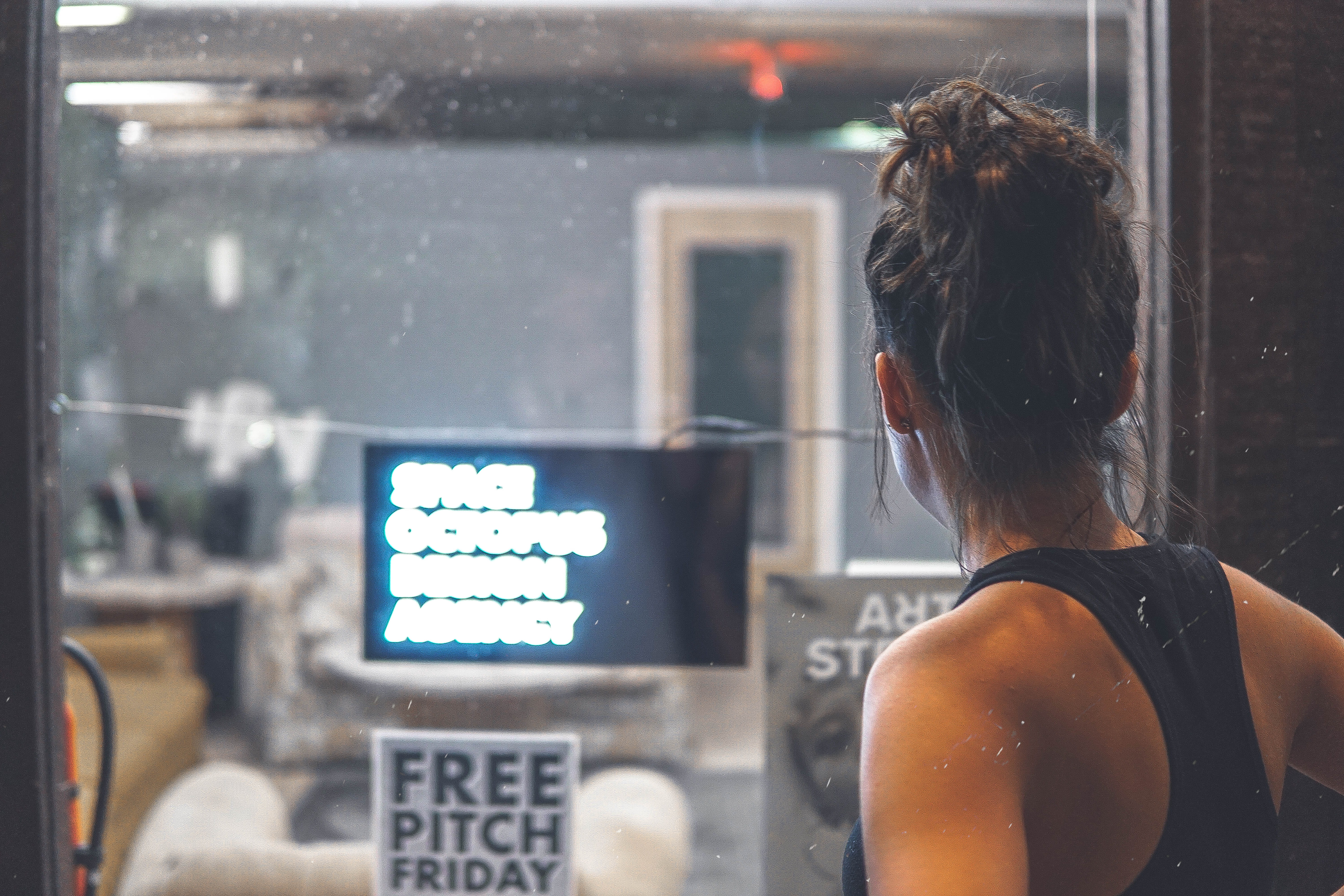 sigma, dev, focus on foreground, real people, women, window, trackpad, mouse, hair, php, hairstyle, glass - material, max, rear view, kevin, magic, reflection, HD Wallpaper