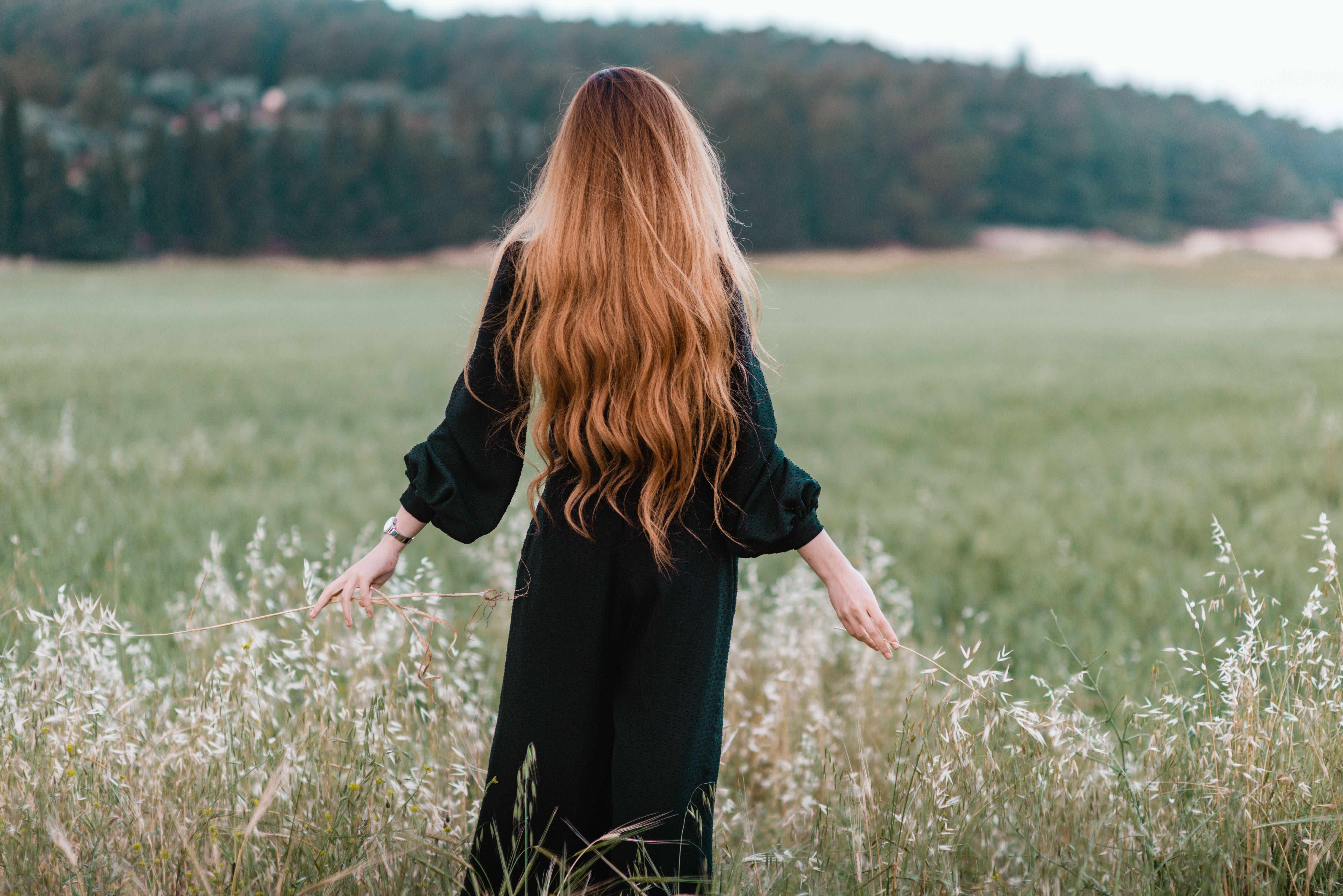 one person, lifestyles, daytime, spring, redhead, blond hair, human hair, mountain, hair, real people, view, hairstyle, fashion, day, leisure activity, HD Wallpaper