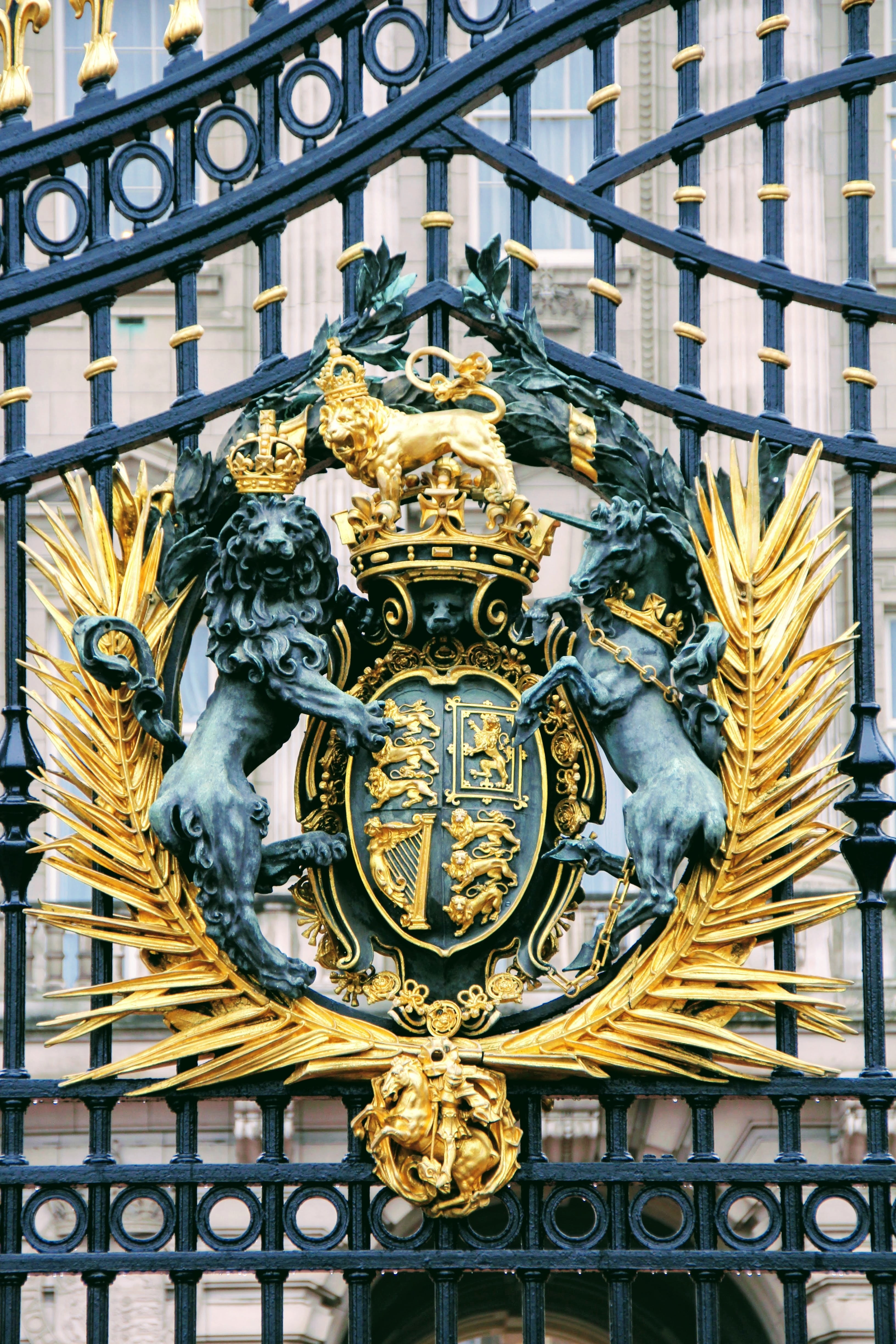 outdoors, building, royal, gold colored, close-up, day, emblem, coat of arms, grey, sculpture, united kingdom, ornate, creativity, golden, architecture, Phone HD Wallpaper