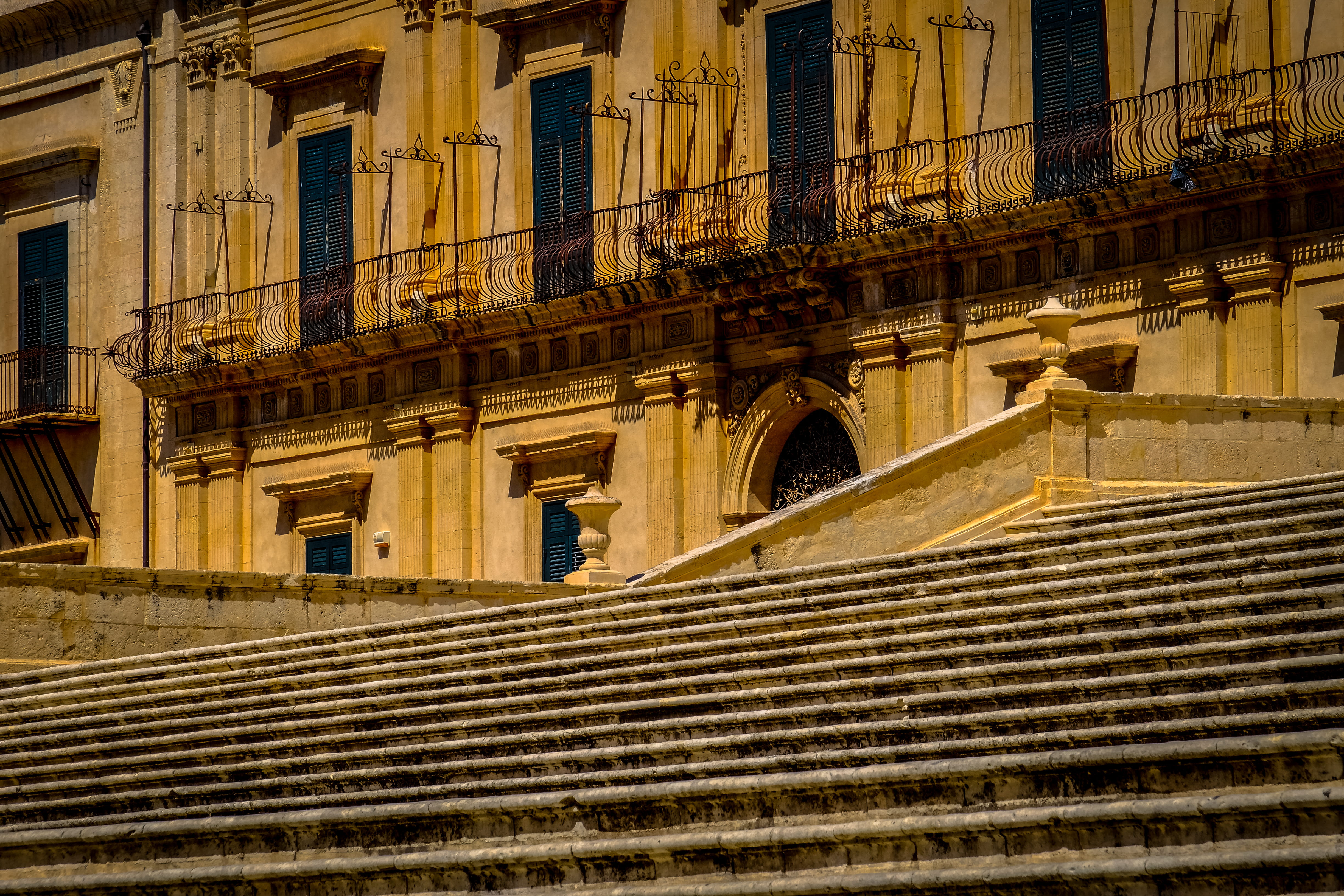 illuminated, staircase, 4K, banister, outdoors, historic, shutter, city, railing, no people, path, courthouse, architecture, handrail, low angle view, HD Wallpaper
