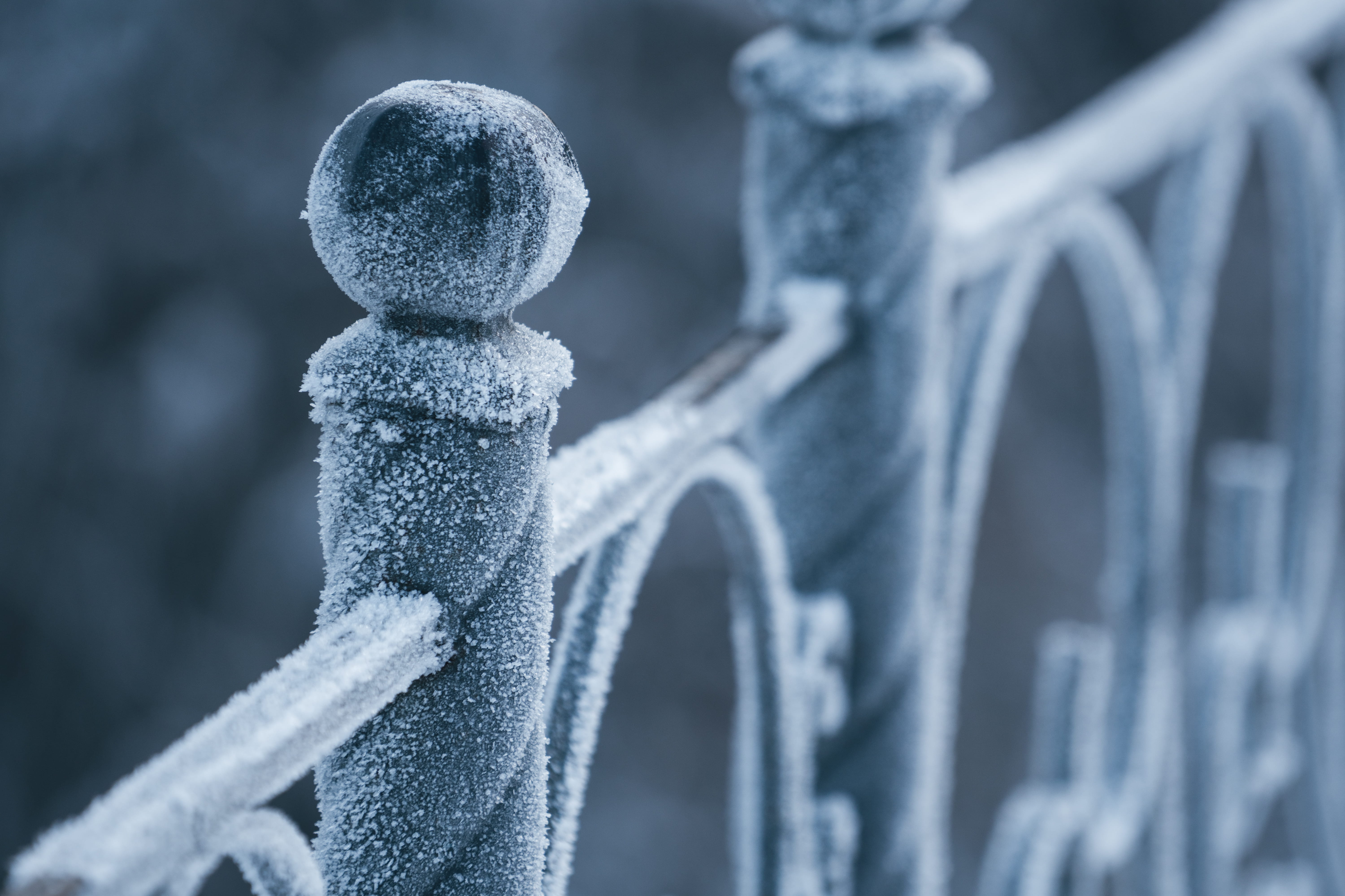 icy, outdoors, focus on foreground, blue, 5K, snow, macro, day, nature, architecture, spirituality, frost, close-up, frozen, transportation, rails, wheel, HD Wallpaper