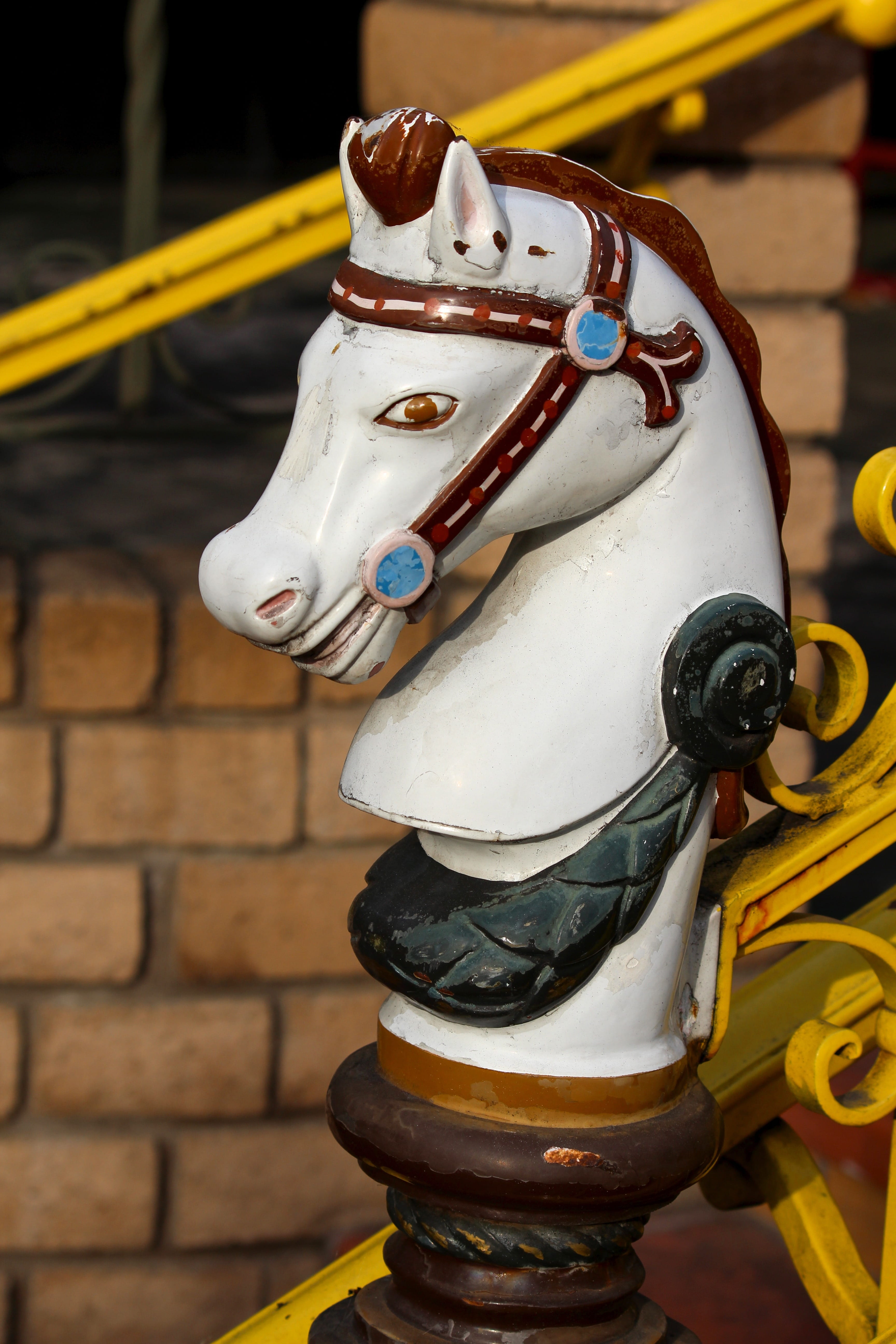 close-up, competition, Carousel, plaster, domestic, day, decor, craft, no people, art and craft, horse, animal, Figurine, Horse Head, architecture, ornament, Phone HD Wallpaper