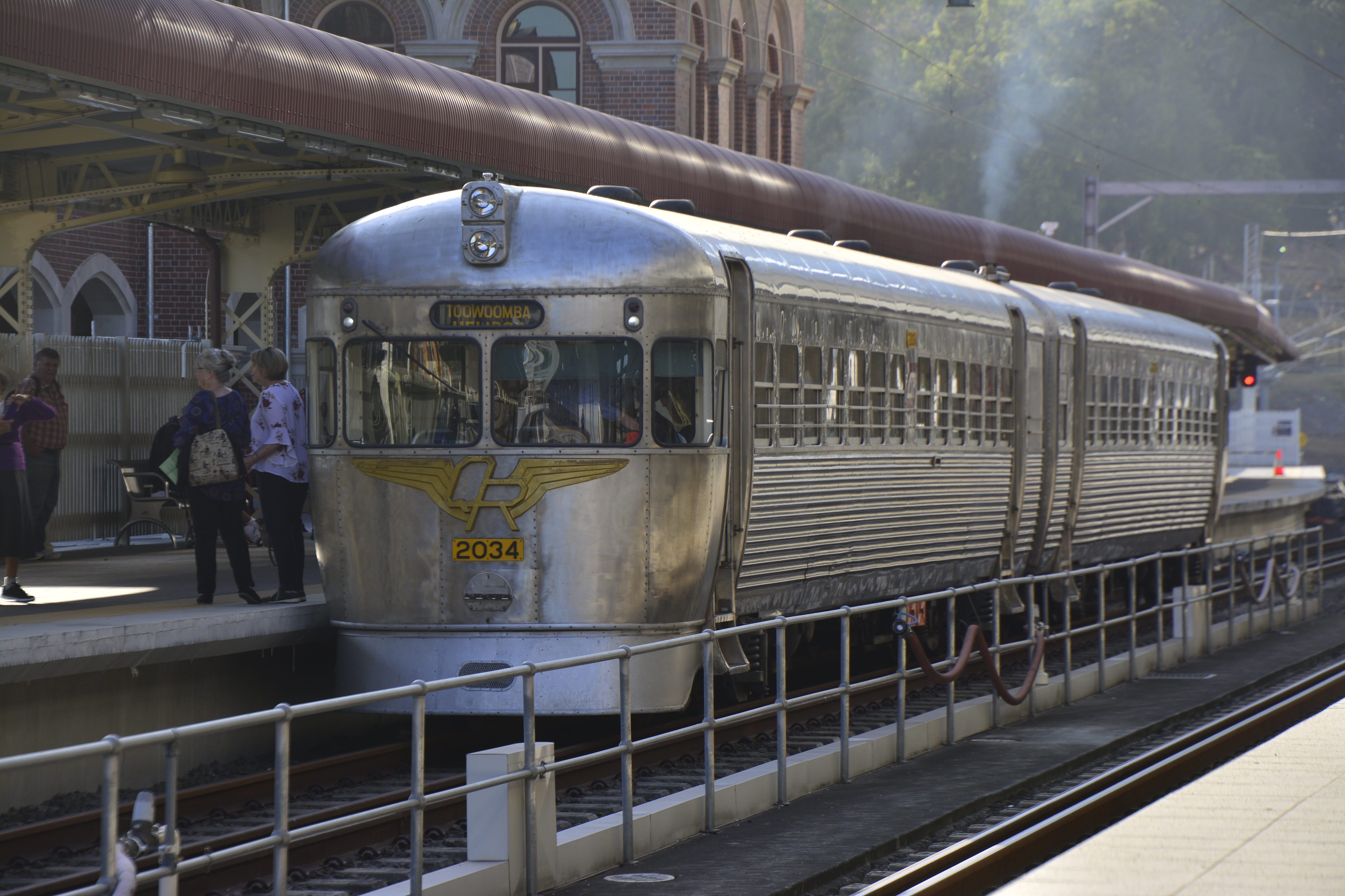 vintage, day, bullet, travel, old, silver, platform, railroad station platform, railroad track, urban, city, speed, carriage, architecture, men, group of people, HD Wallpaper