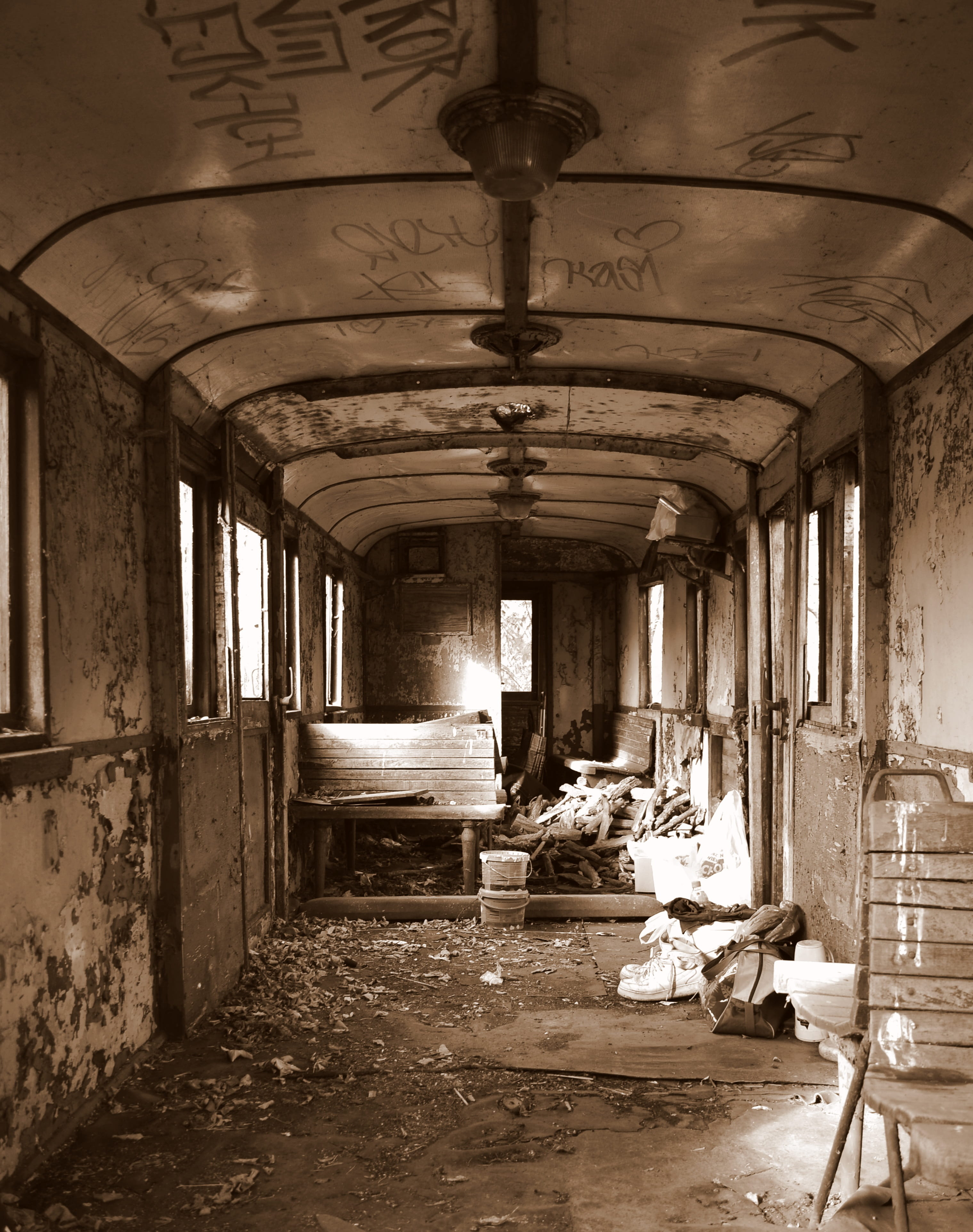 corridor, flooring, 4K, bad condition, train, arcade, wall - building feature, abandoned, disheveled, transport, vintage, ruined, furniture, messy, damaged, Phone HD Wallpaper