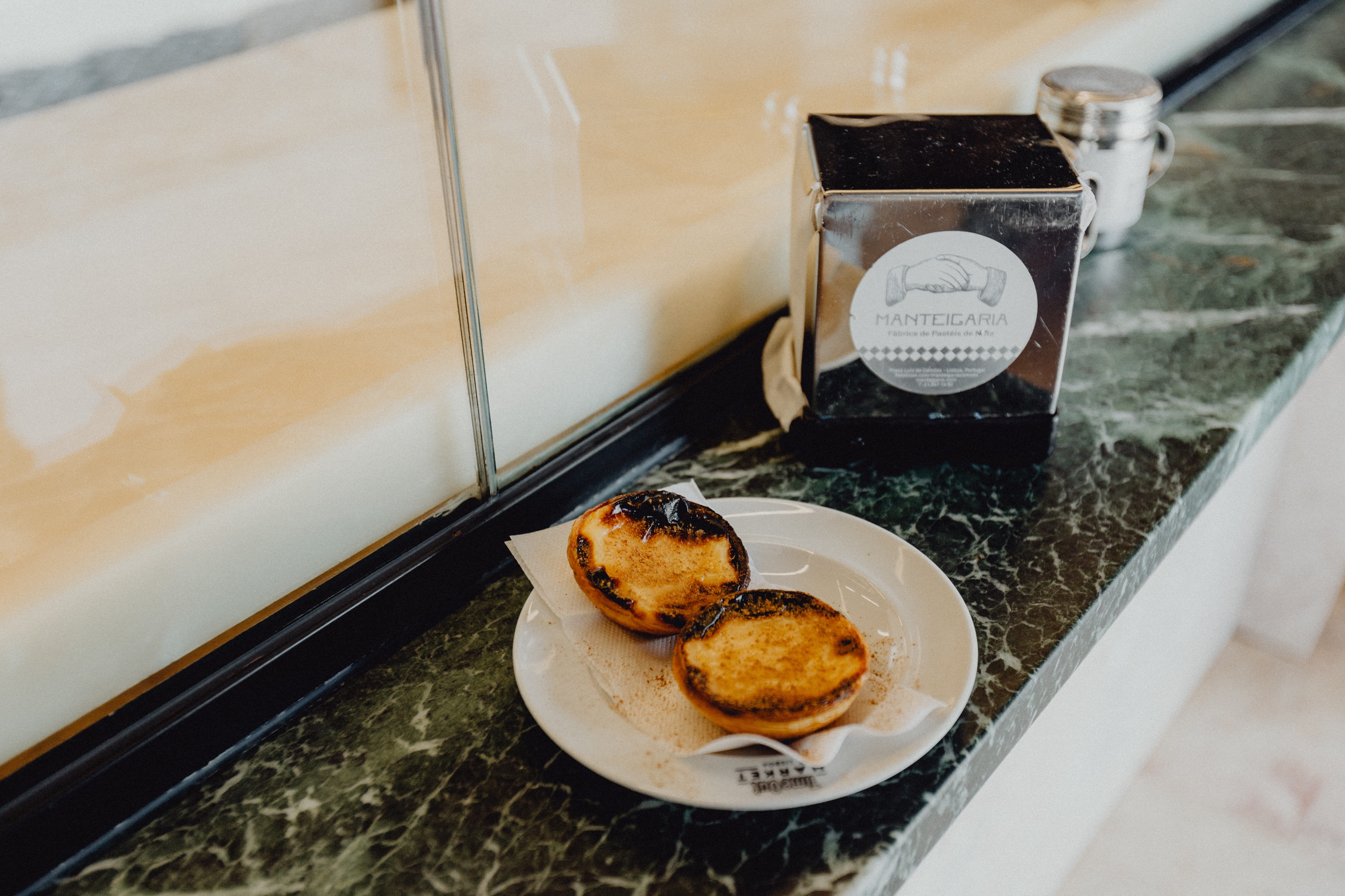 de, no people, bakery, dessert, text, household equipment, snack, wellbeing, plate, Pasteis de Nata, Manteigaria, sweet, still life, custard tart, pastry, HD Wallpaper